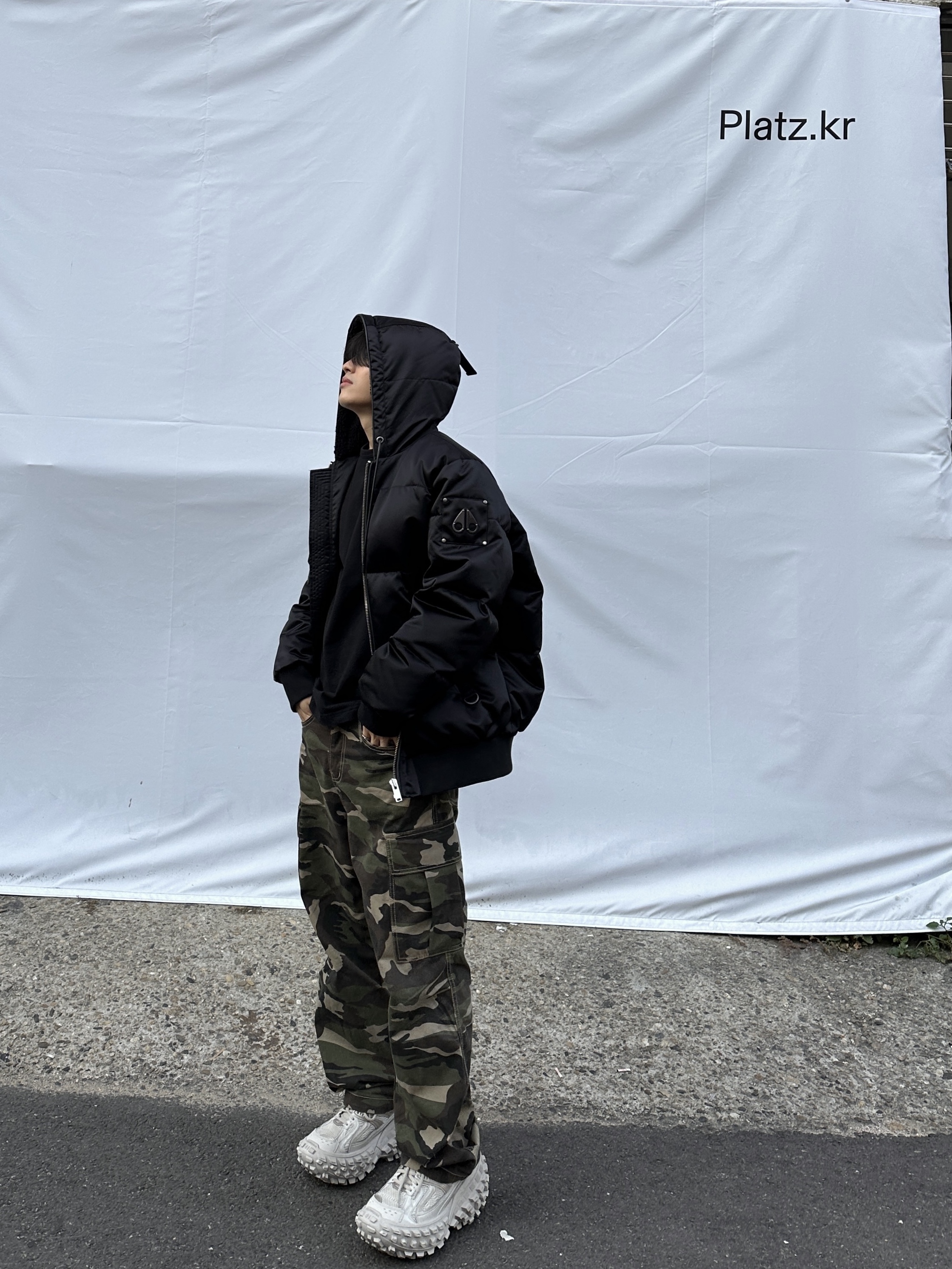 Balenciaga Defender Sneakers Beige 착용 스타일 - 3