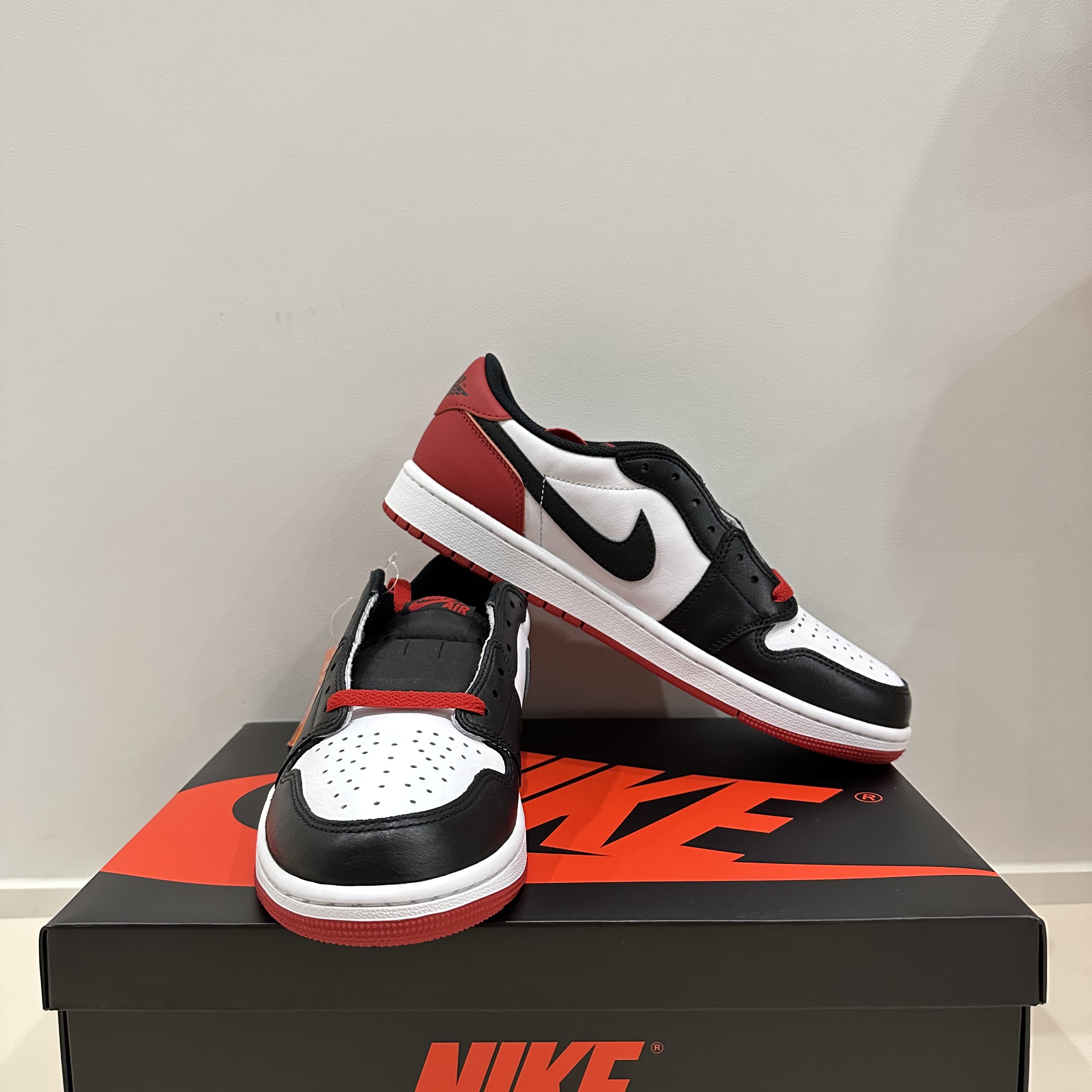 Jordan 1 Retro Low OG Black Toe 착용 스타일 - 2