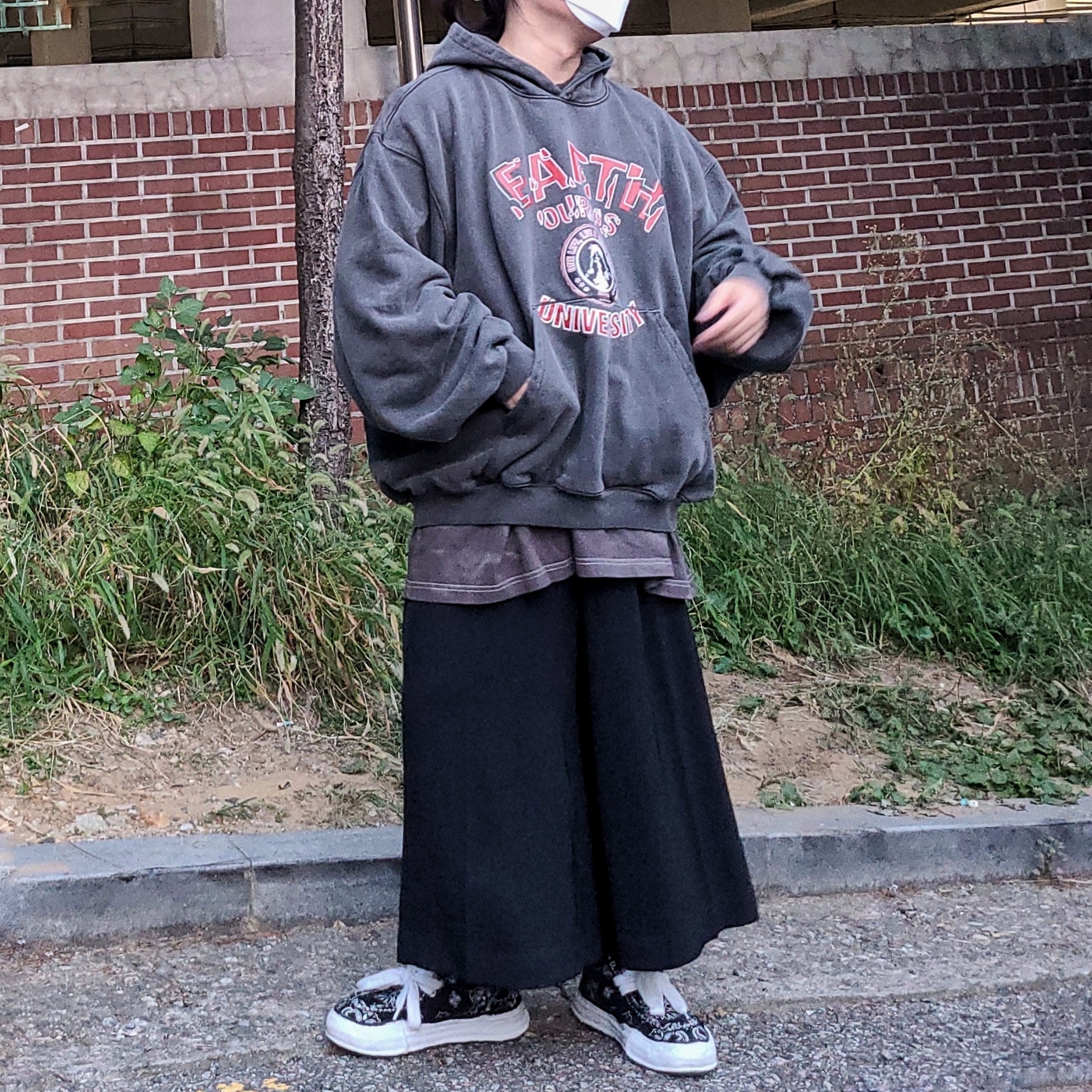 Ourpas 075 Ivy League Hoodie Washed Gray 착용 스타일 - 3
