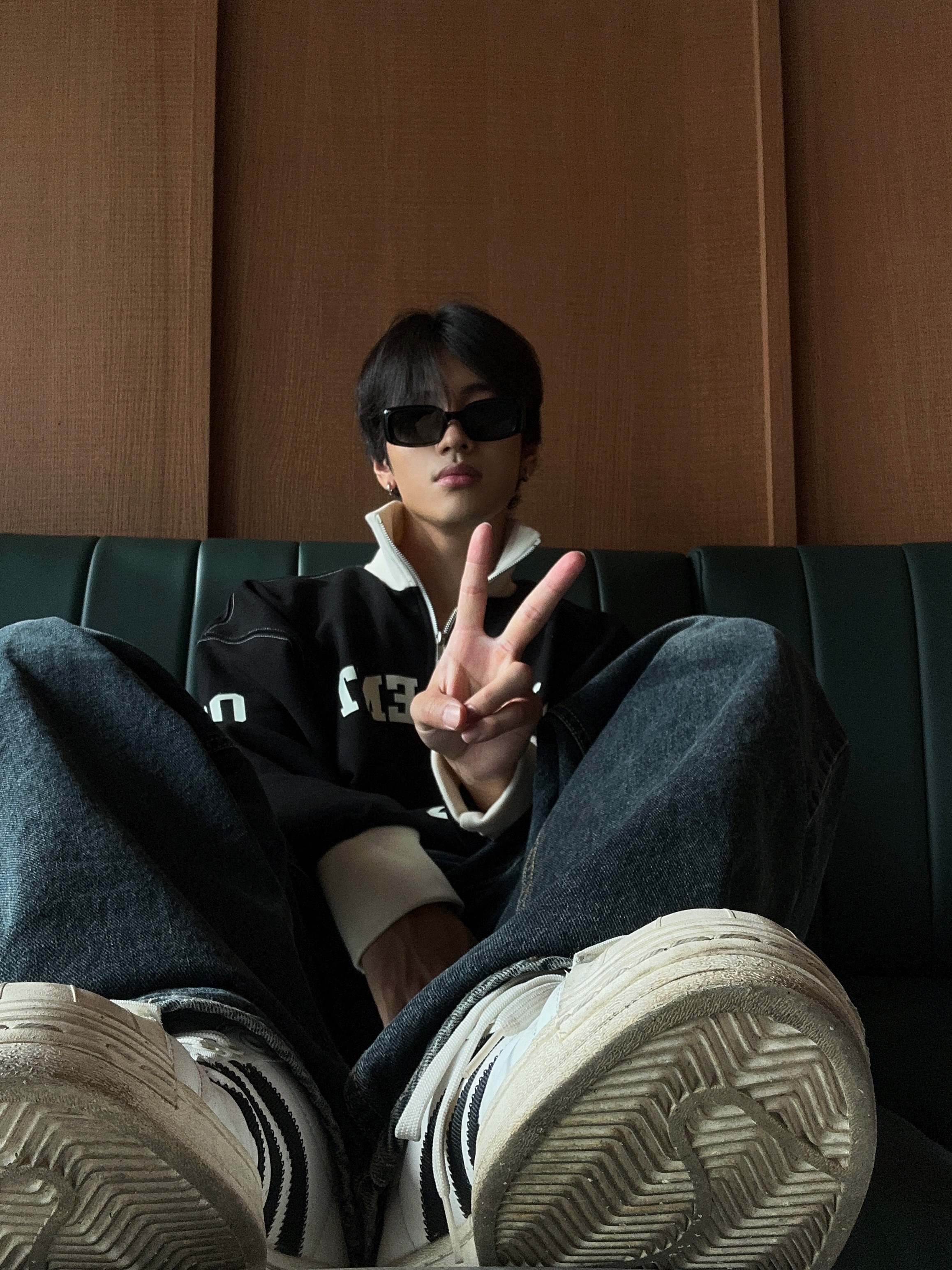 Adidas Superstar Premium White Black 착용 스타일 - 2