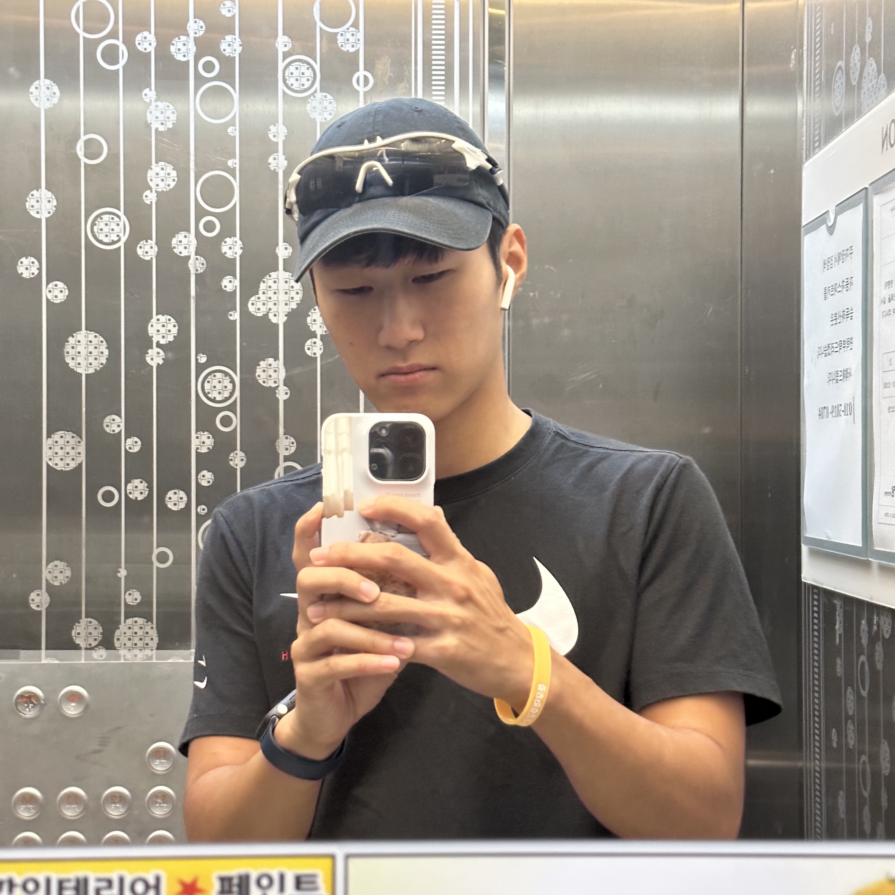 Apple iPhone 14 Pro 256GB Space Black (Korean Ver.) 착용 스타일
