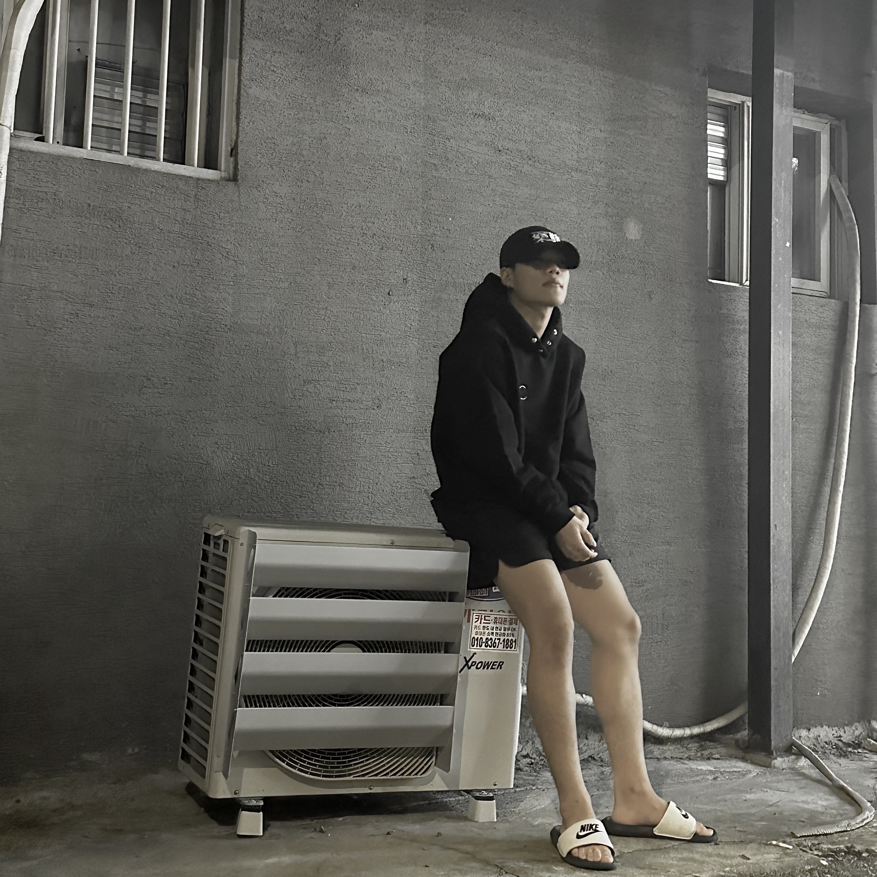 Thug Club Armor Hoodie Black 착용 스타일