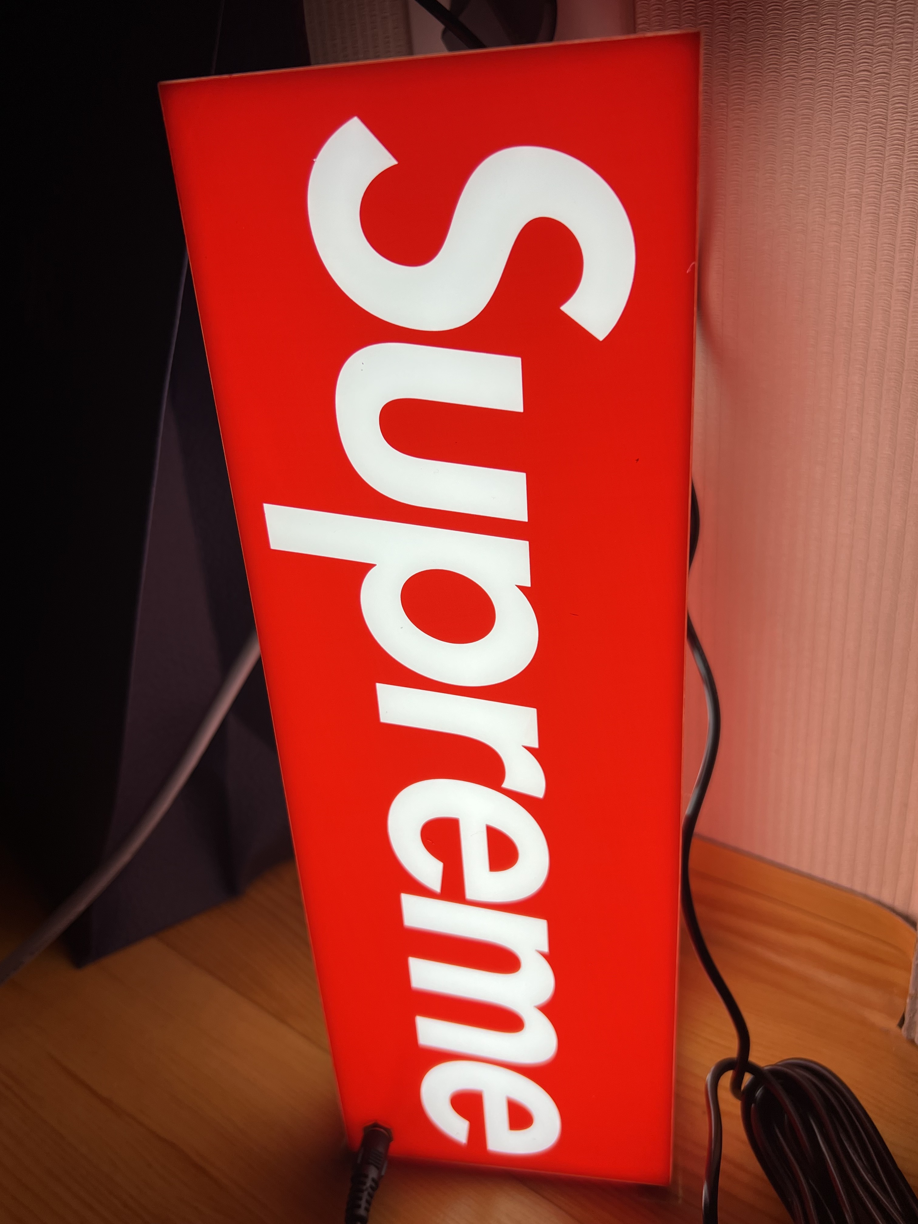 Supreme Box Logo Lamp Red (Korean Ver.) - 23FW 착용 스타일