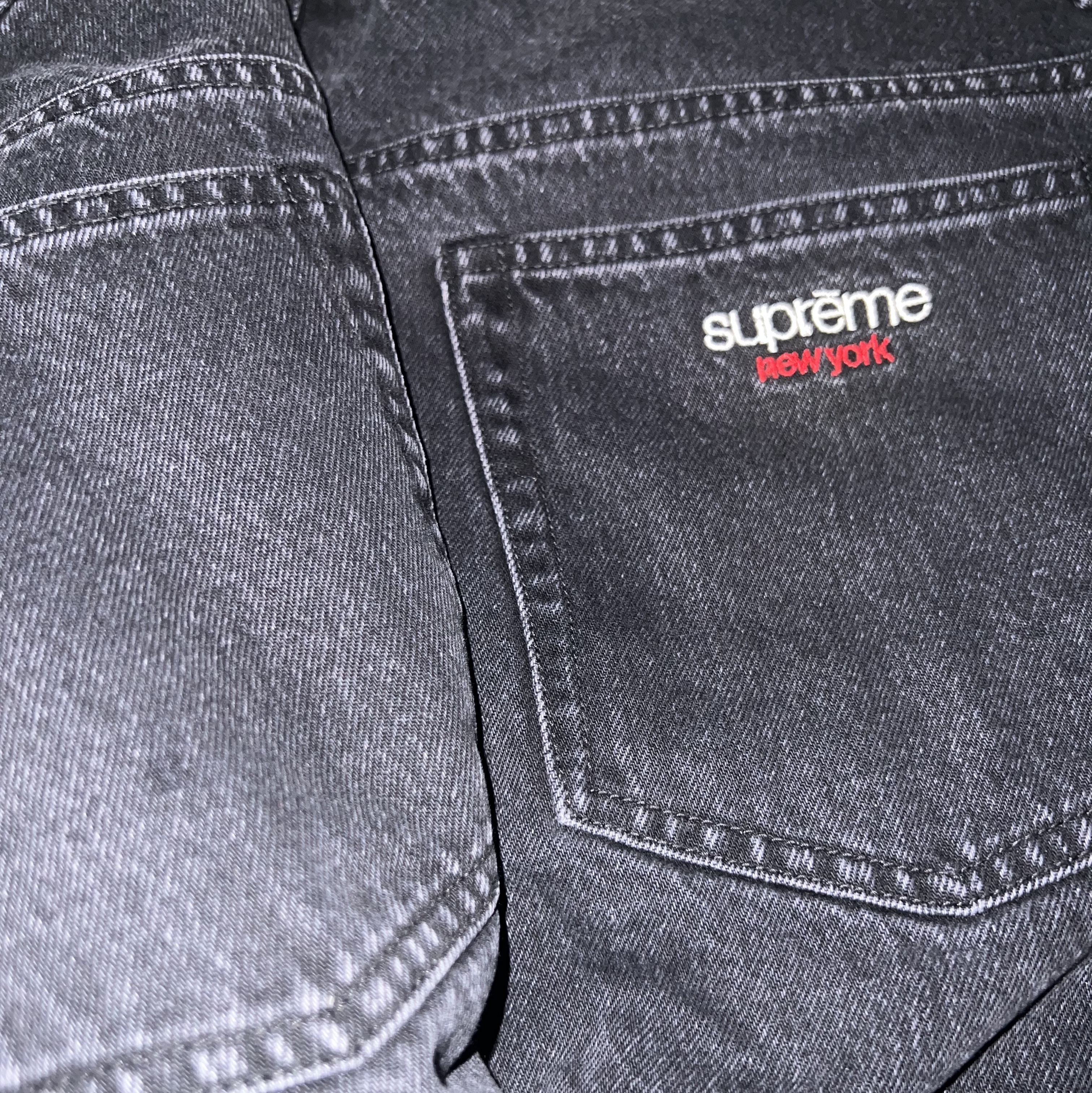 Supreme Baggy Jean Black - 23FW 착용 스타일