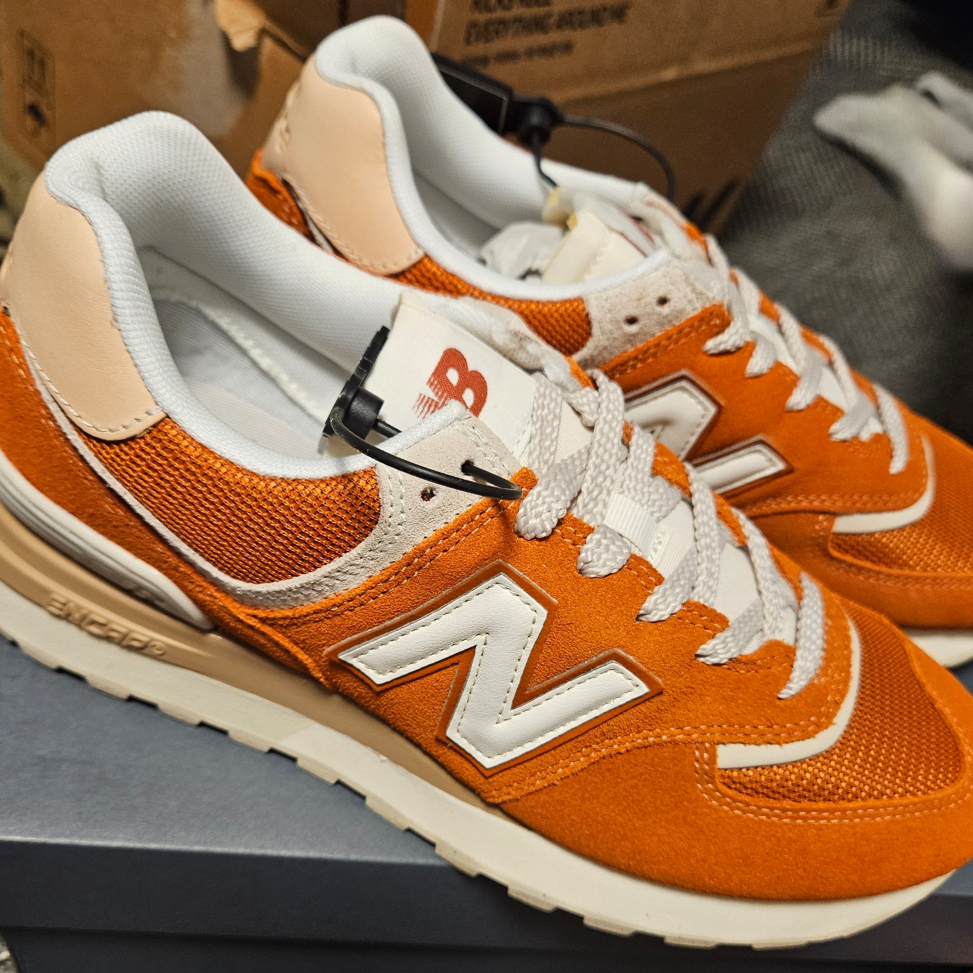 New Balance 574 Legacy Brown White 착용 스타일