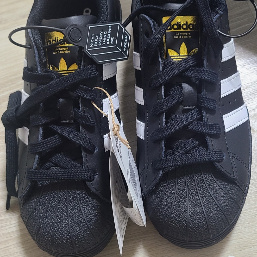 (J) Adidas Superstar Black White 착용 스타일 - 3