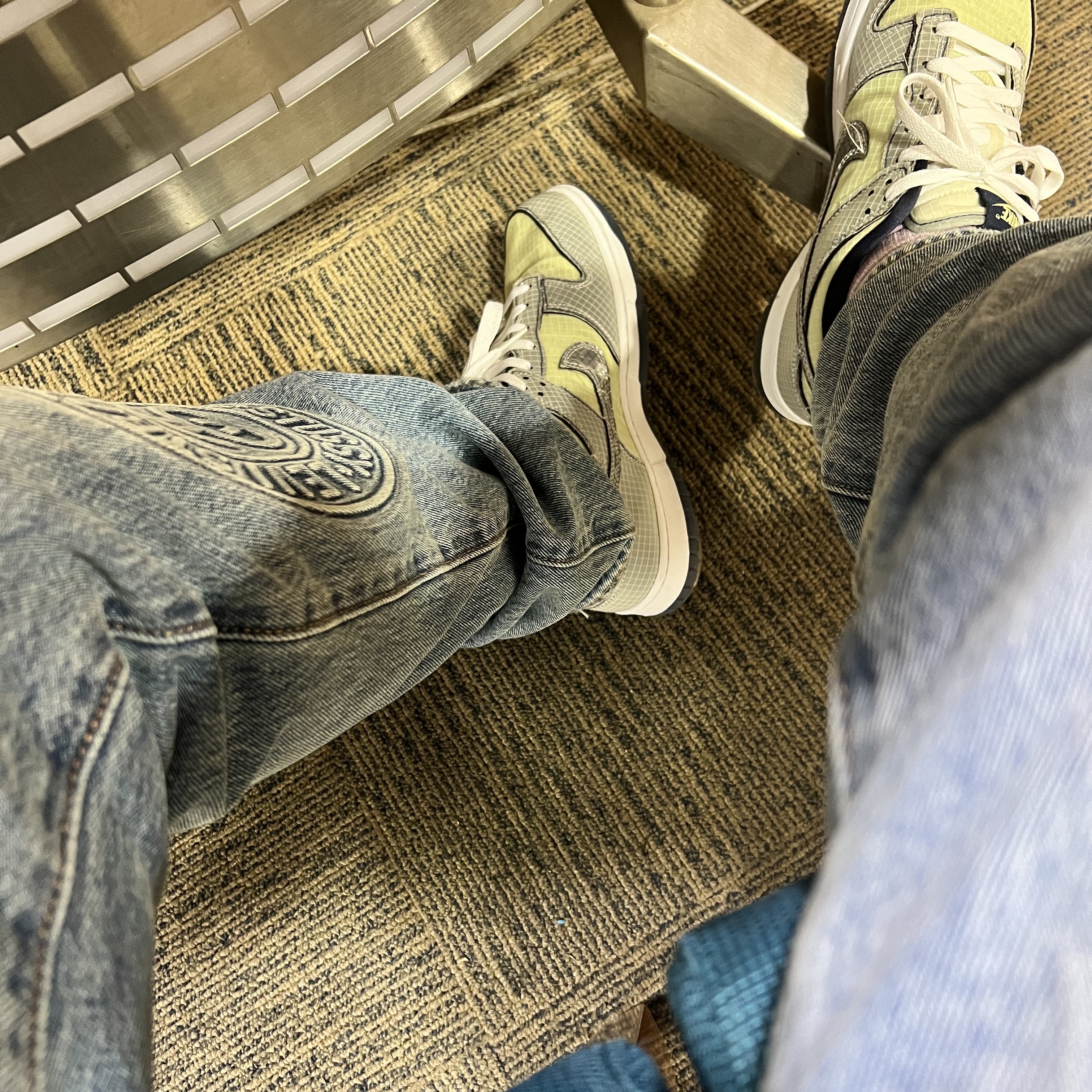 Nike x Union Dunk Low Passport Pack Pistachio, Stussy x Levi's Embossed 501 Jean Indigo 착용 스타일