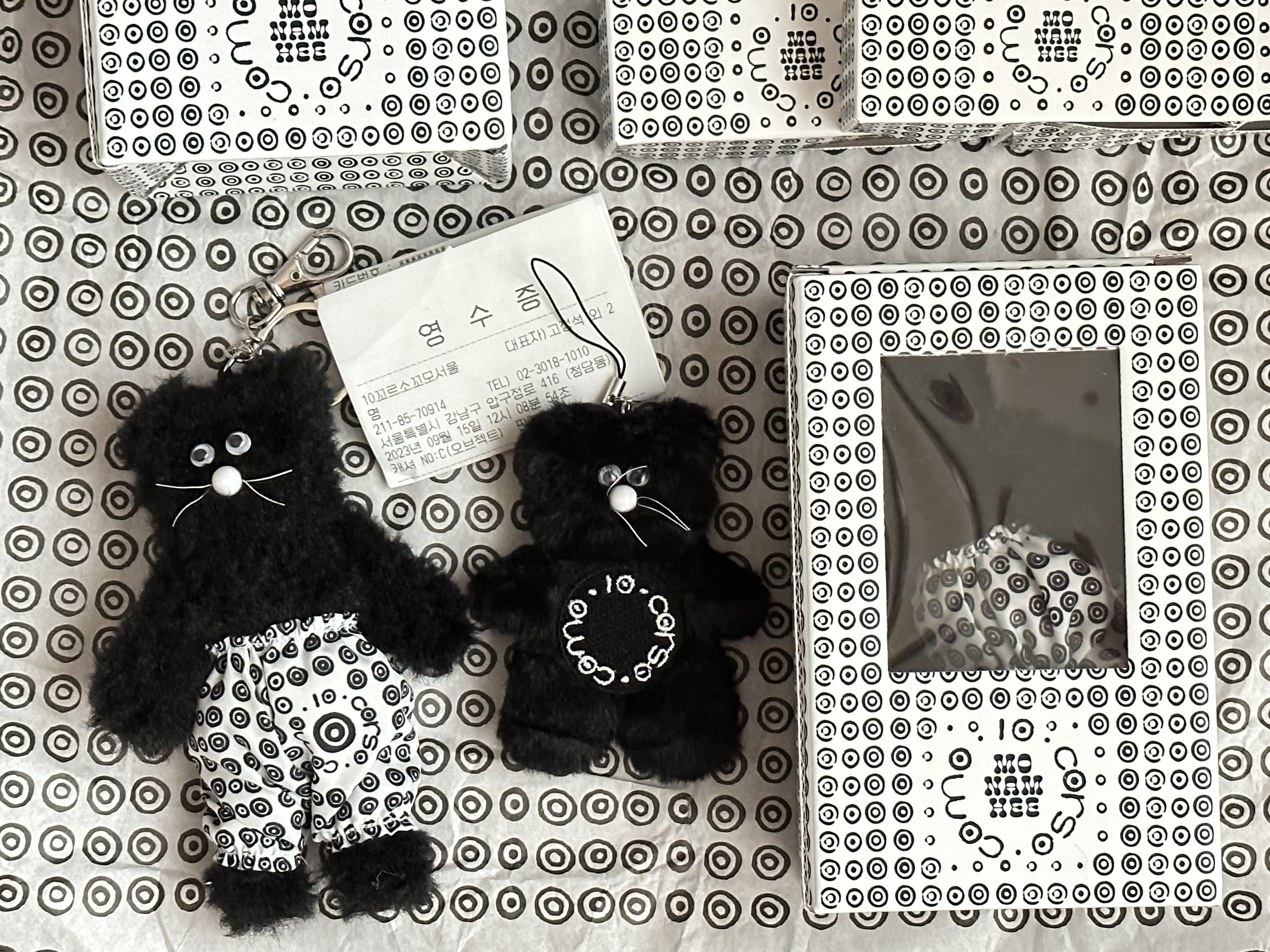 Monamhee Beulpingi Keyring with White Pants Black 착용 스타일 - 3