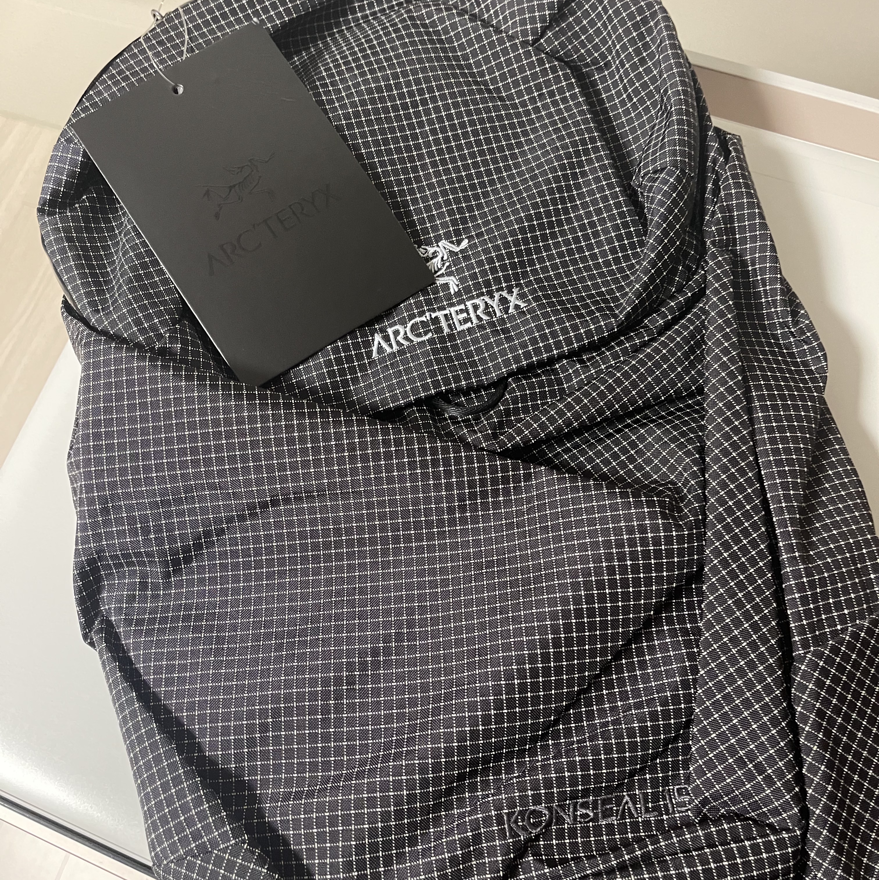 Arc'teryx Konseal 15 Backpack Black 착용 스타일