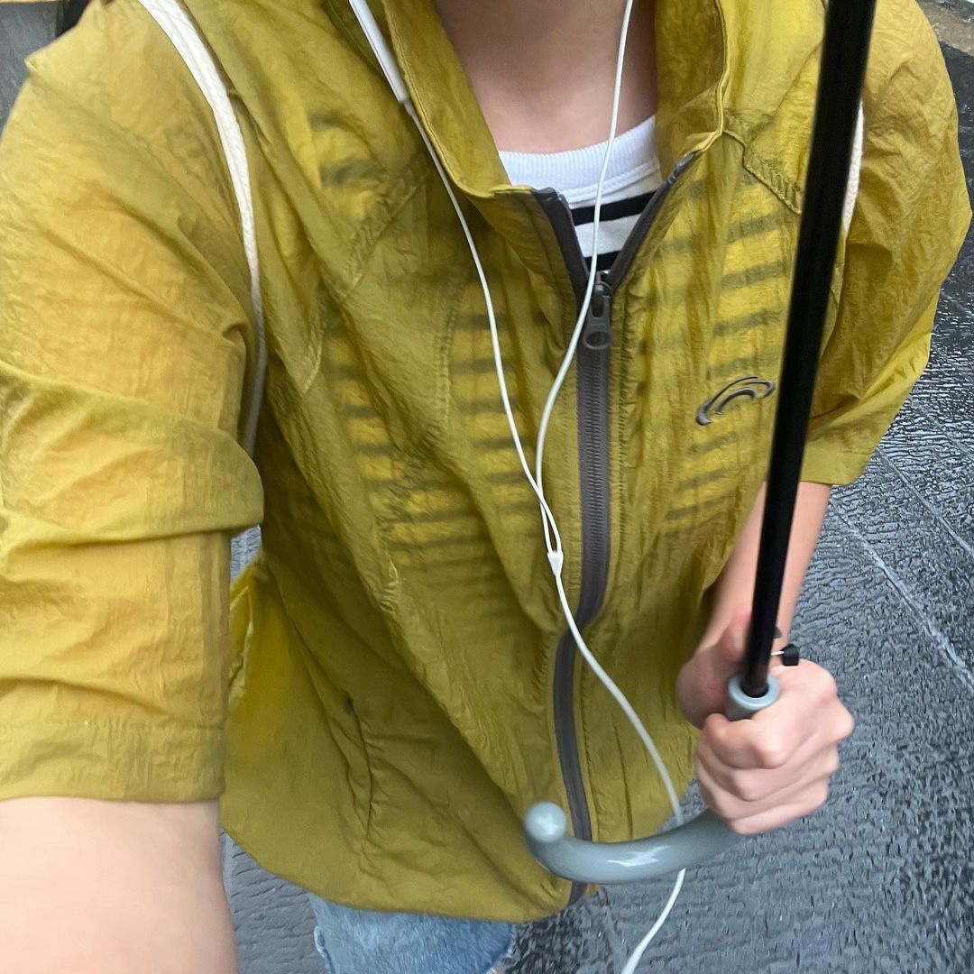 Art of Field Packable Short Sleeved Half Jacket Lime 착용 스타일