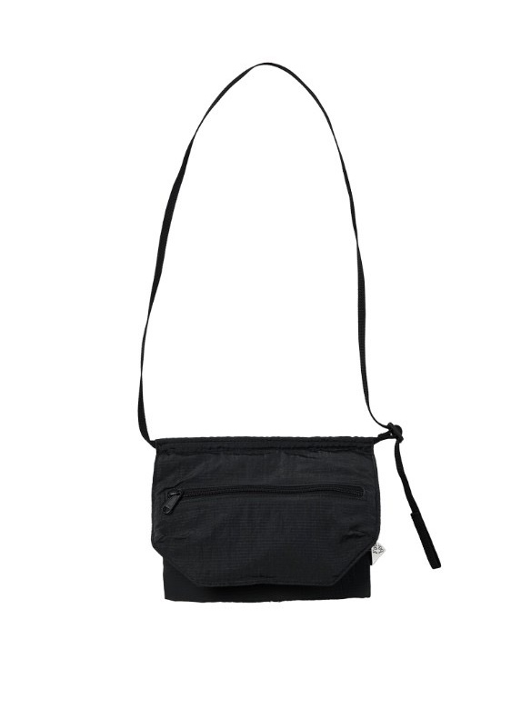 Found Pocket Feather Sacoche Bag Charcoal 착용 스타일 - 2