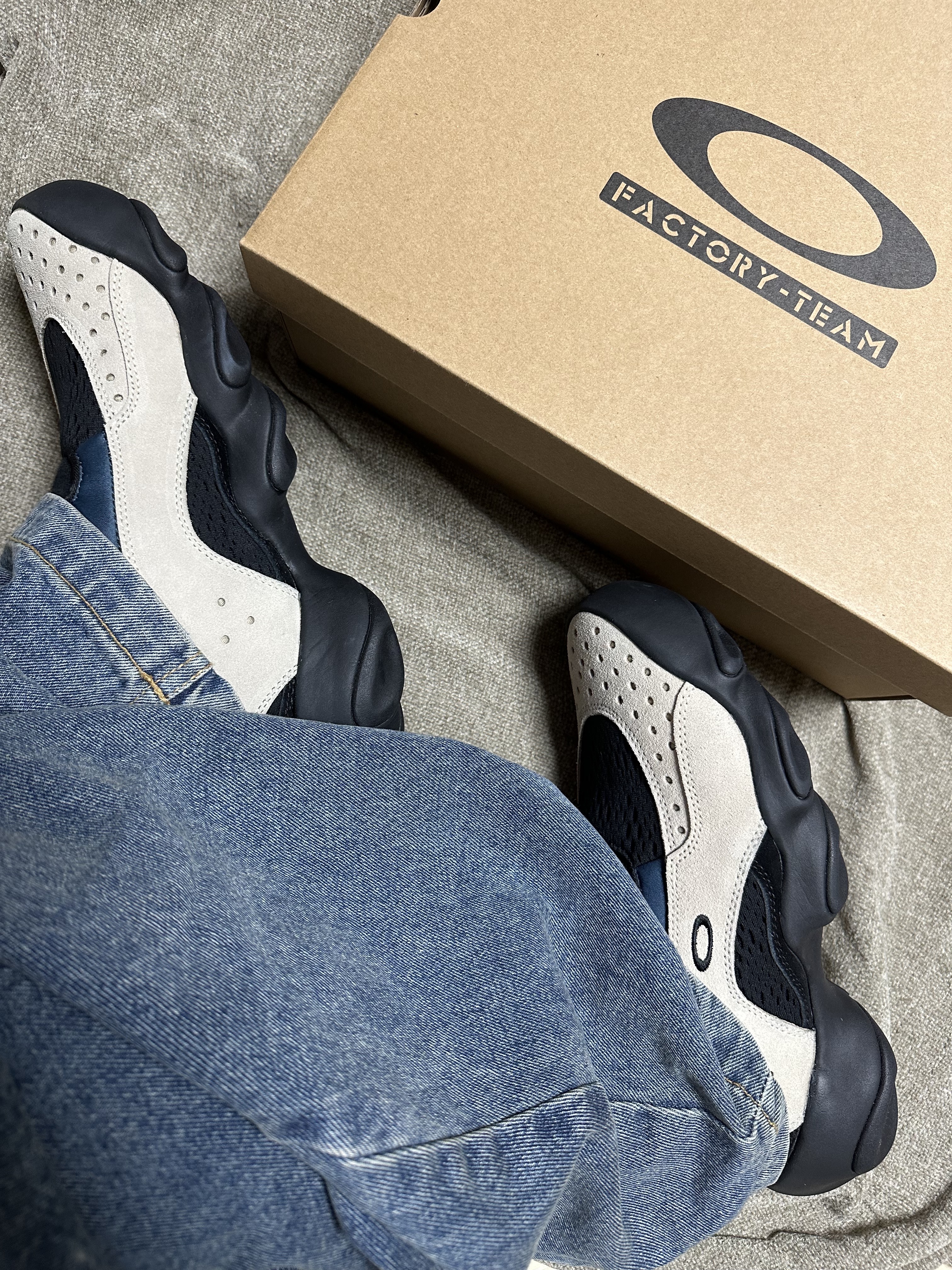Oakley Factory Team x Brain Dead Flesh Sandal Sand Blue 착용 스타일