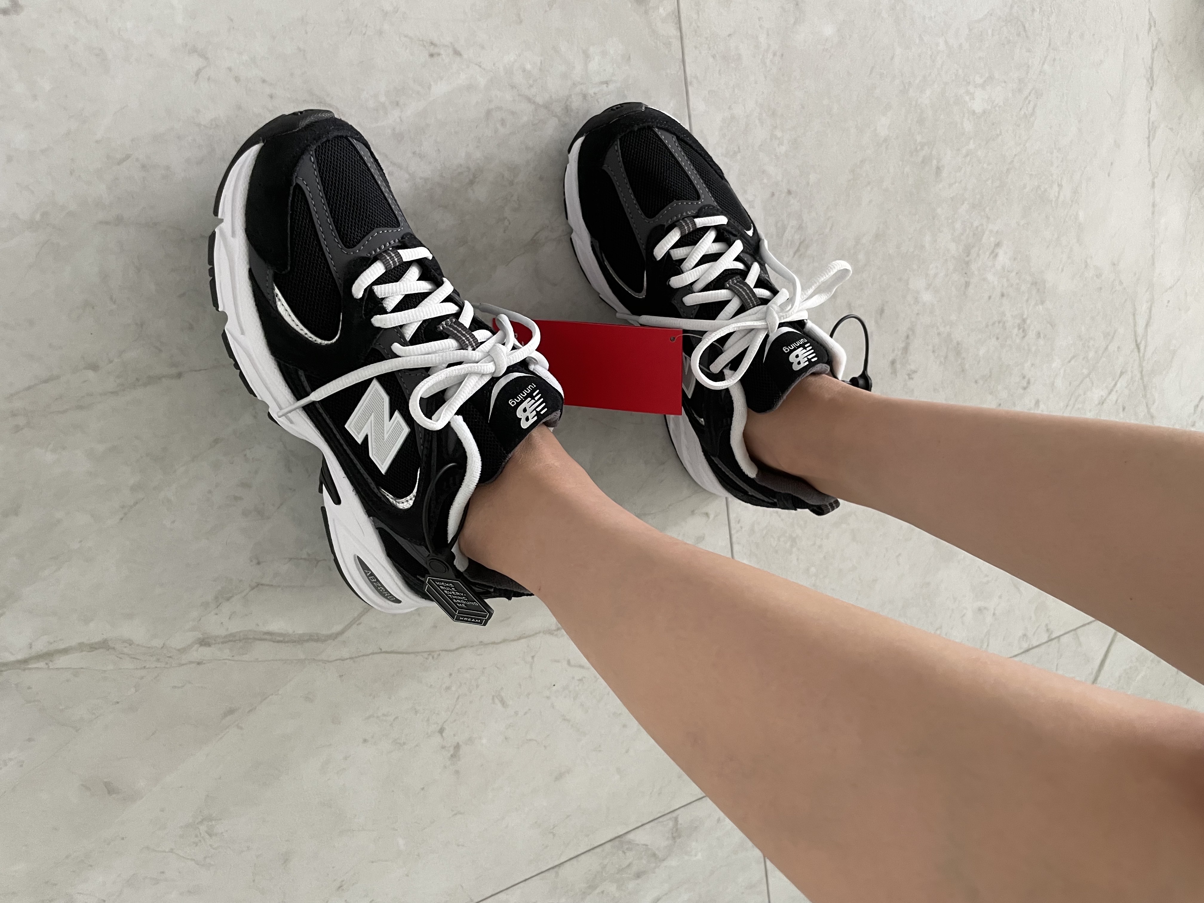 New Balance 530 Classic Black 착용 스타일 - 4