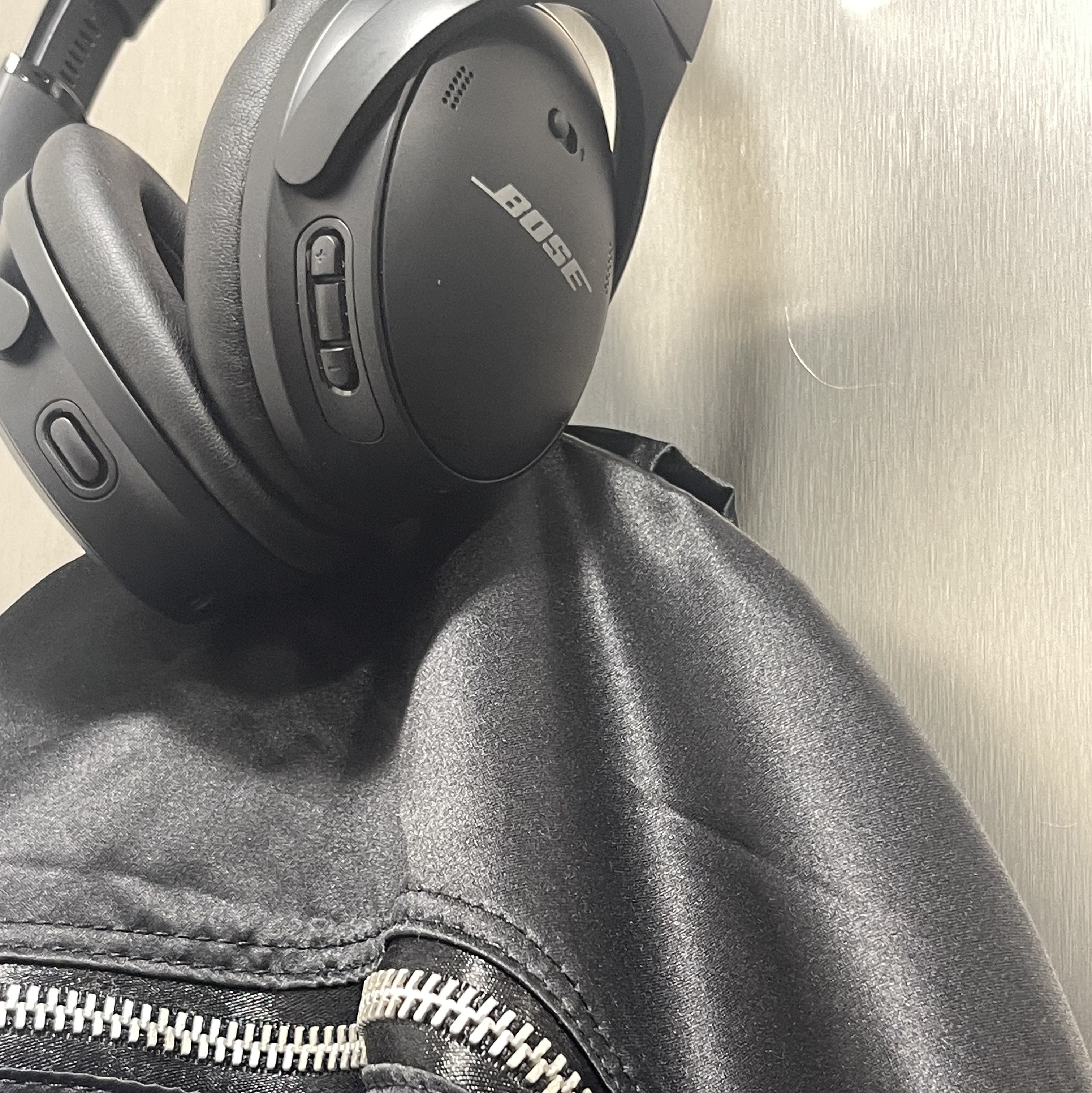 BOSE QC45 Triple Black (Korean Ver.) 착용 스타일
