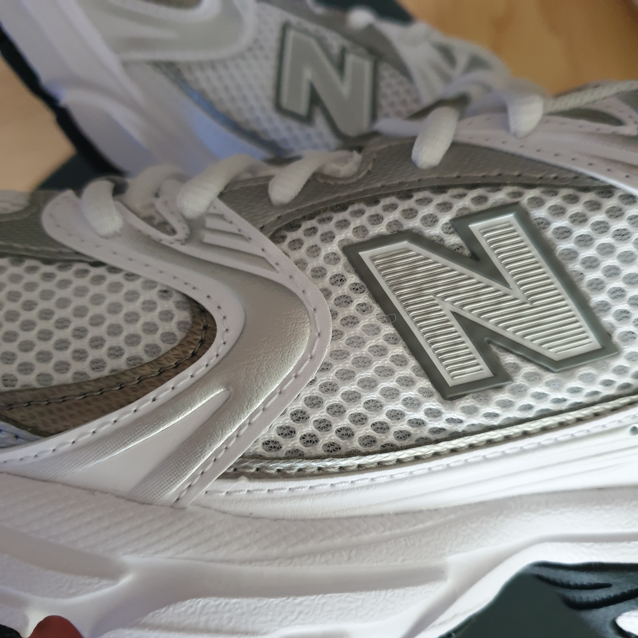 New Balance 530 White Silver 착용 스타일