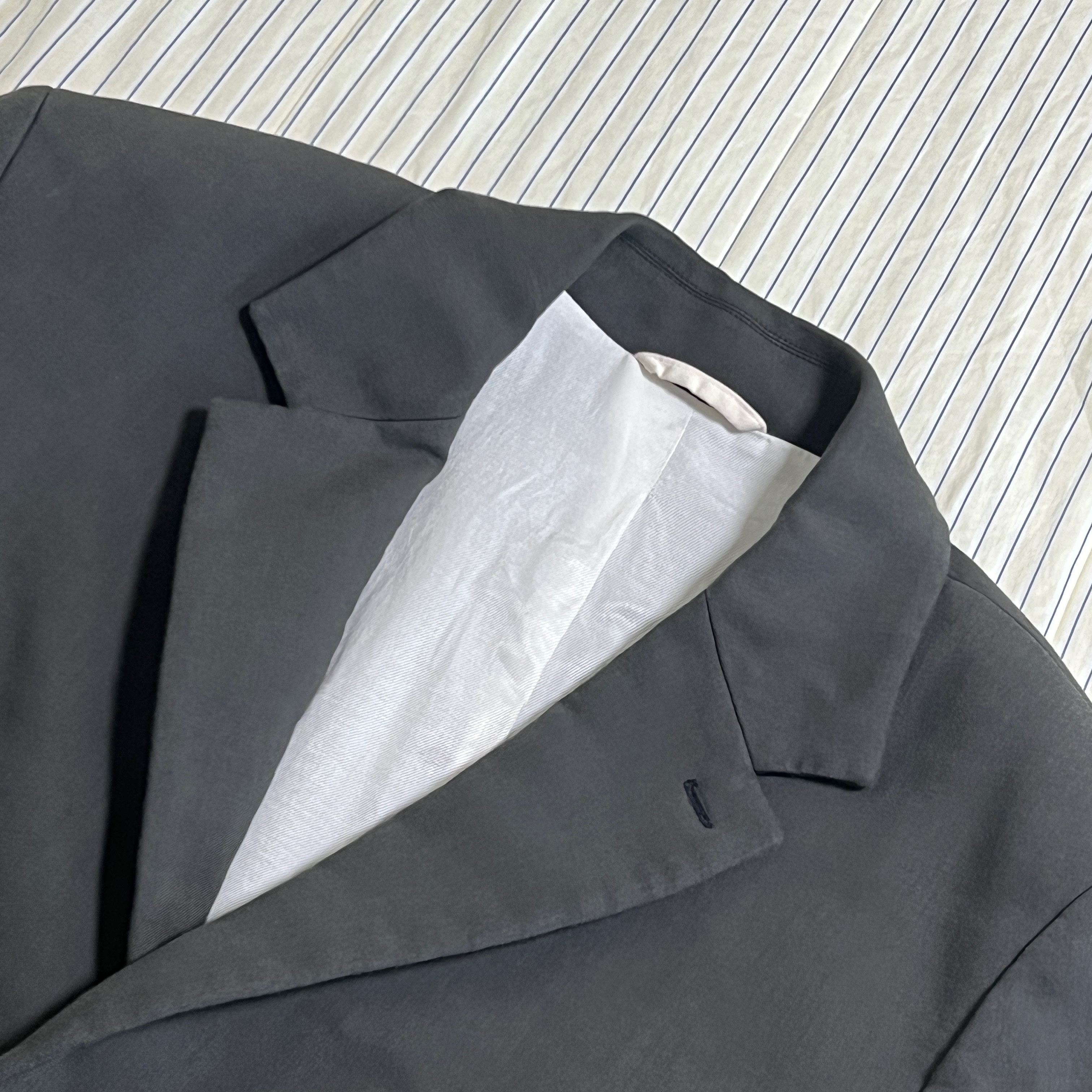 Lemaire Cotton Viscose Chesterfield Coat Ash Black 착용 스타일