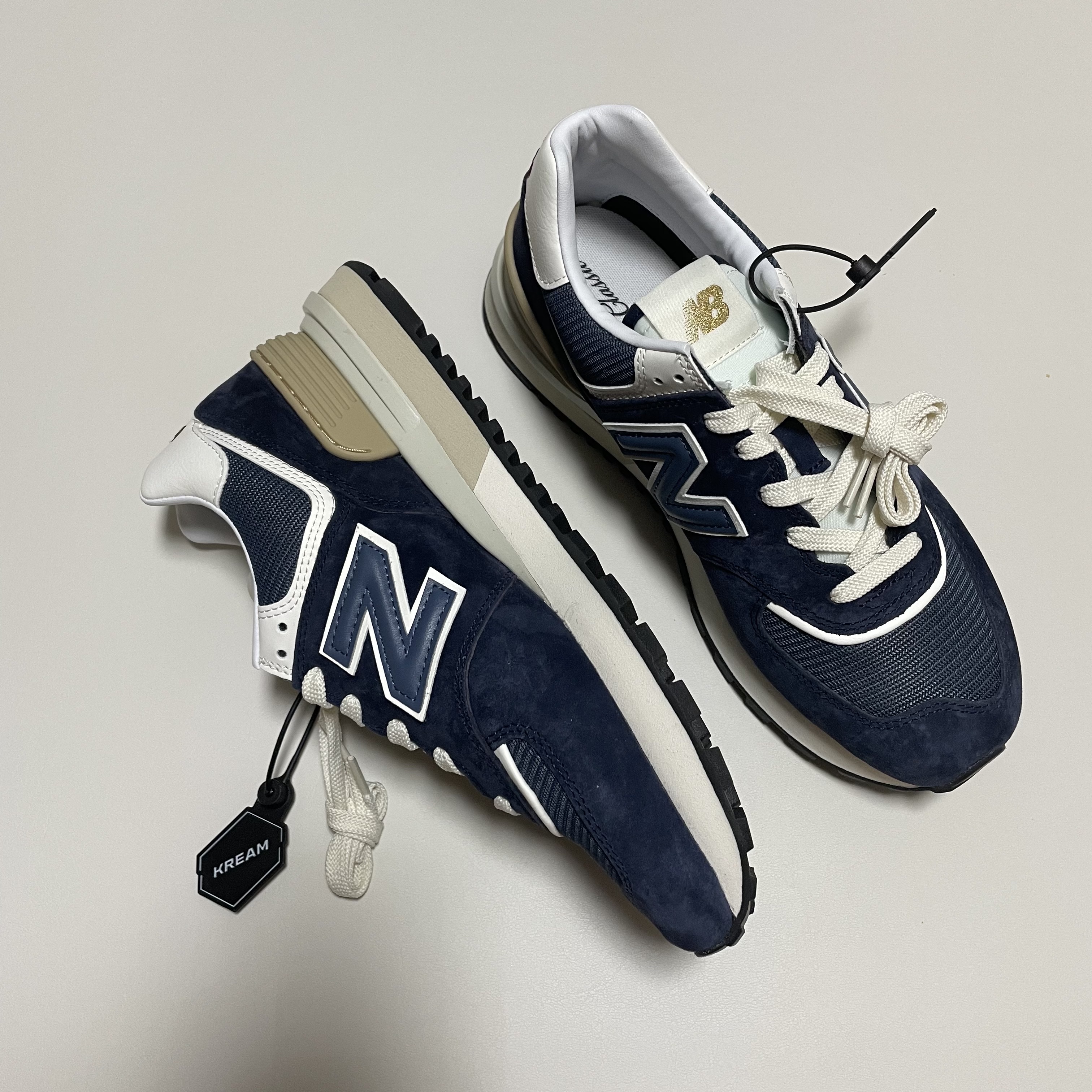 New Balance 574 Legacy Navy 착용 스타일 - 2
