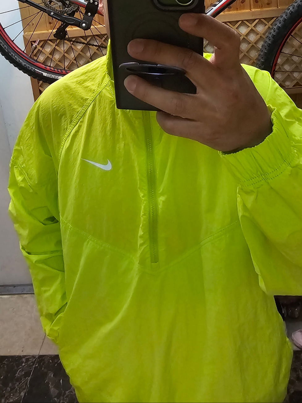 Nike x Stussy Windrunner Jacket Bright Cactus 착용 스타일 - 1