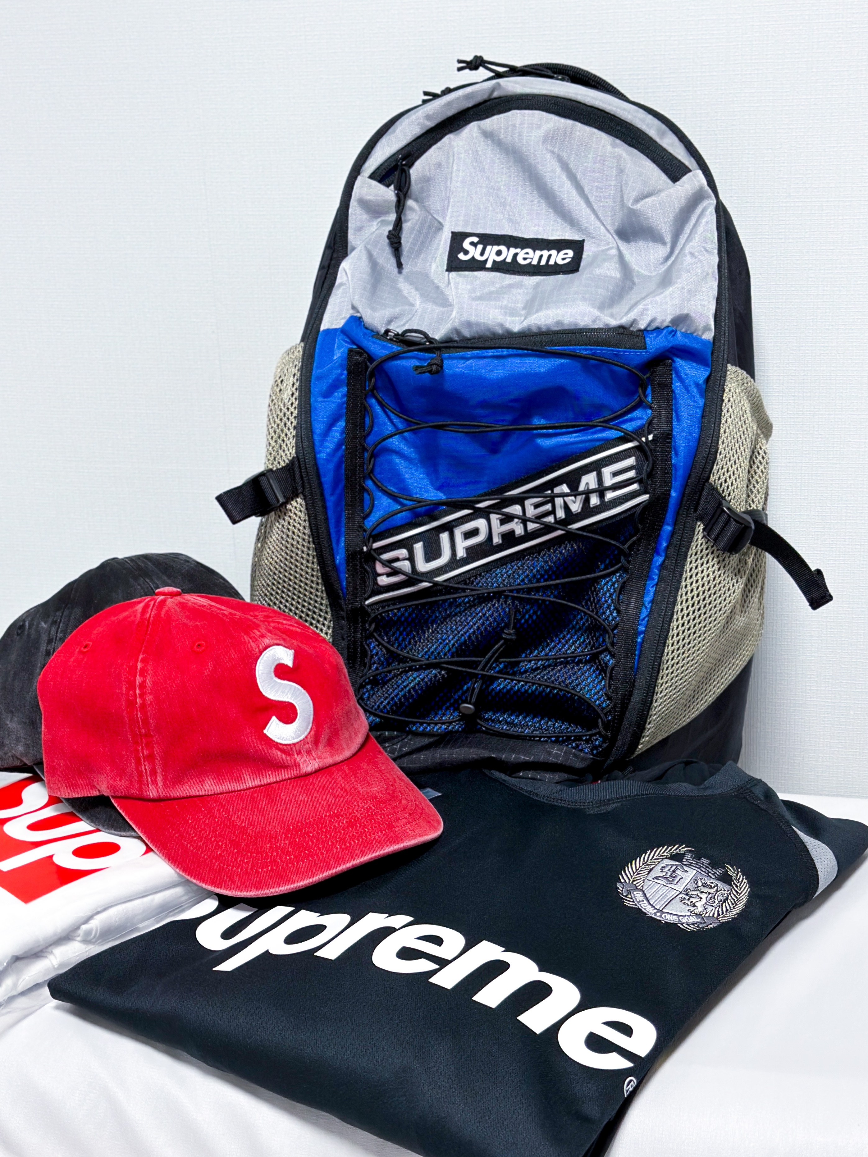 Supreme Hooded Soccer Jersey Black - 23FW, Supreme Backpack Blue - 23FW 착용 스타일