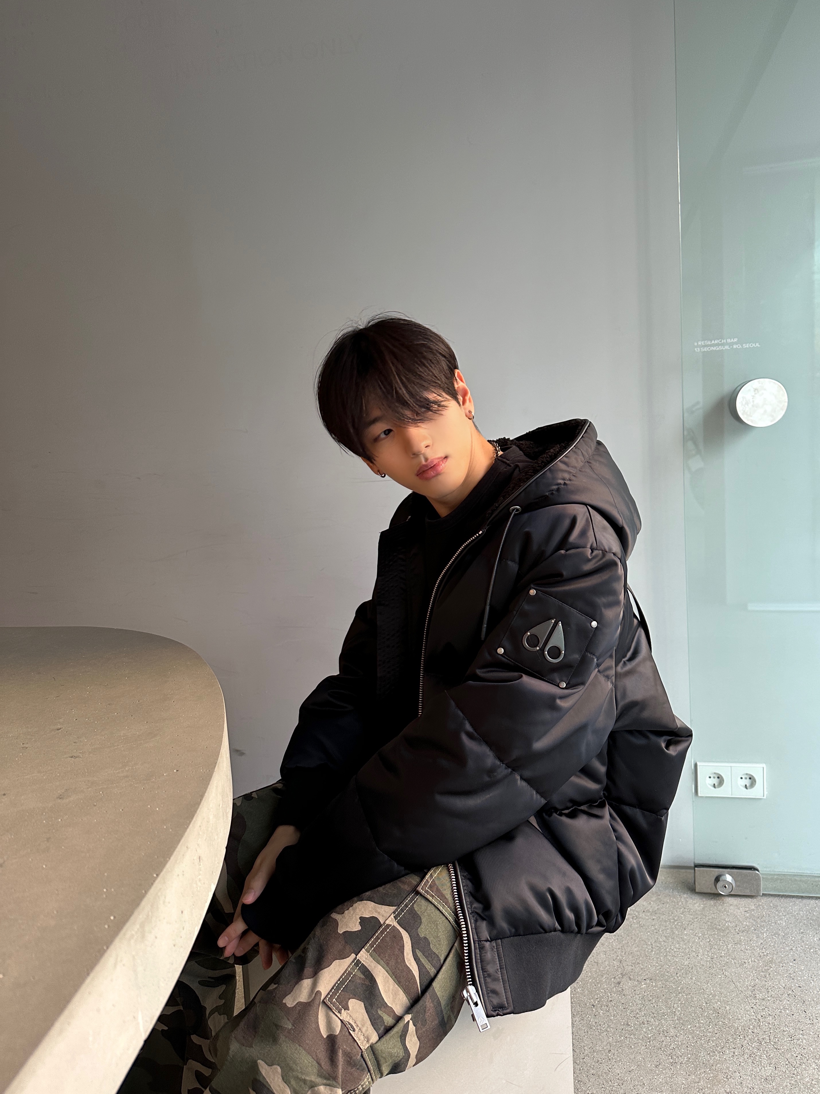 Balenciaga Defender Sneakers Beige 착용 스타일 - 5
