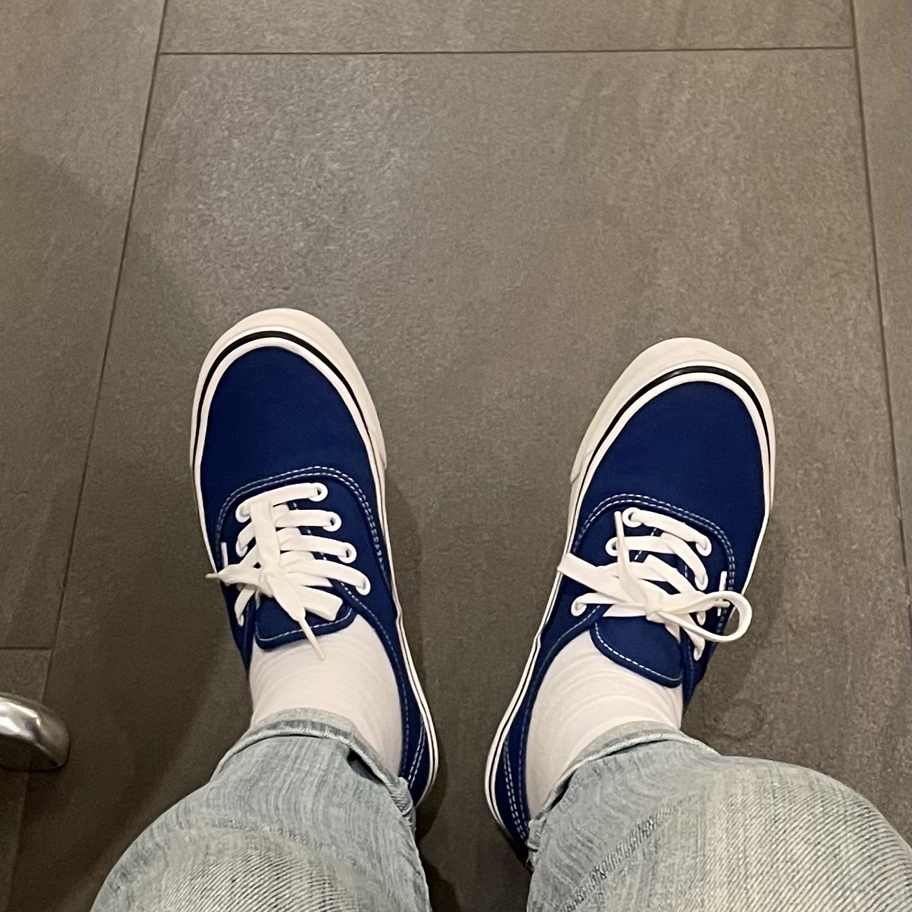 Vans Authentic 44 DX Anaheim Factory Blue 착용 스타일