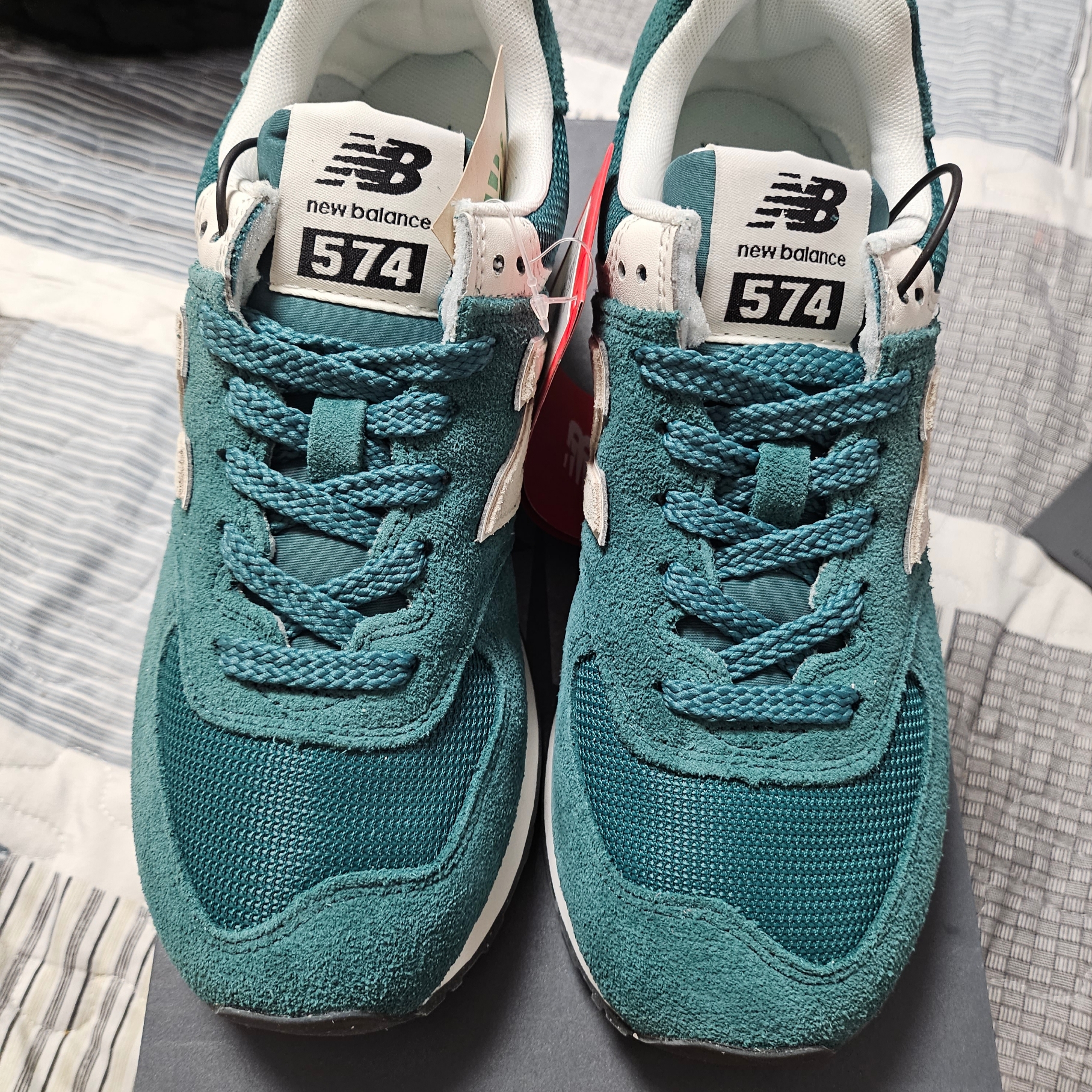 New Balance 574 Classics Reimagined Green 착용 스타일 - 2