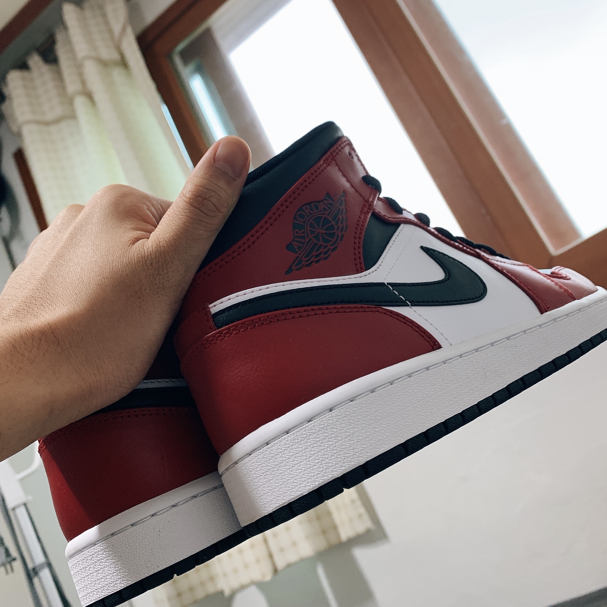 Jordan 1 Mid Chicago Black Toe 착용 스타일