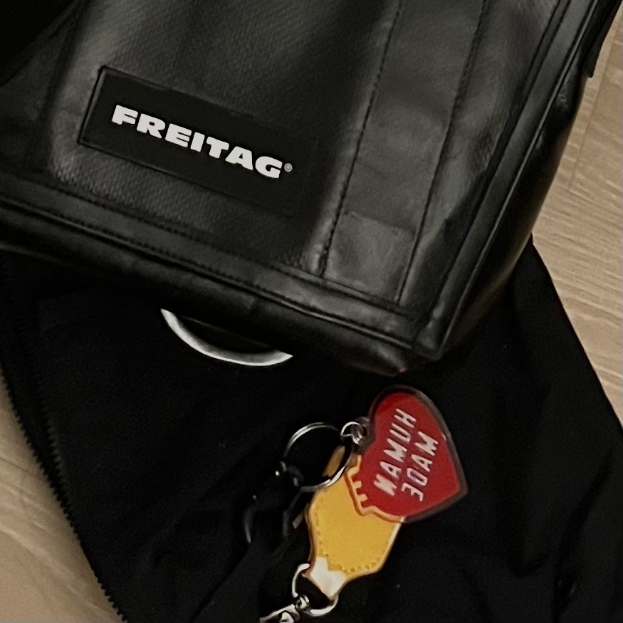 Human Made Heart Keyring Red 착용 스타일