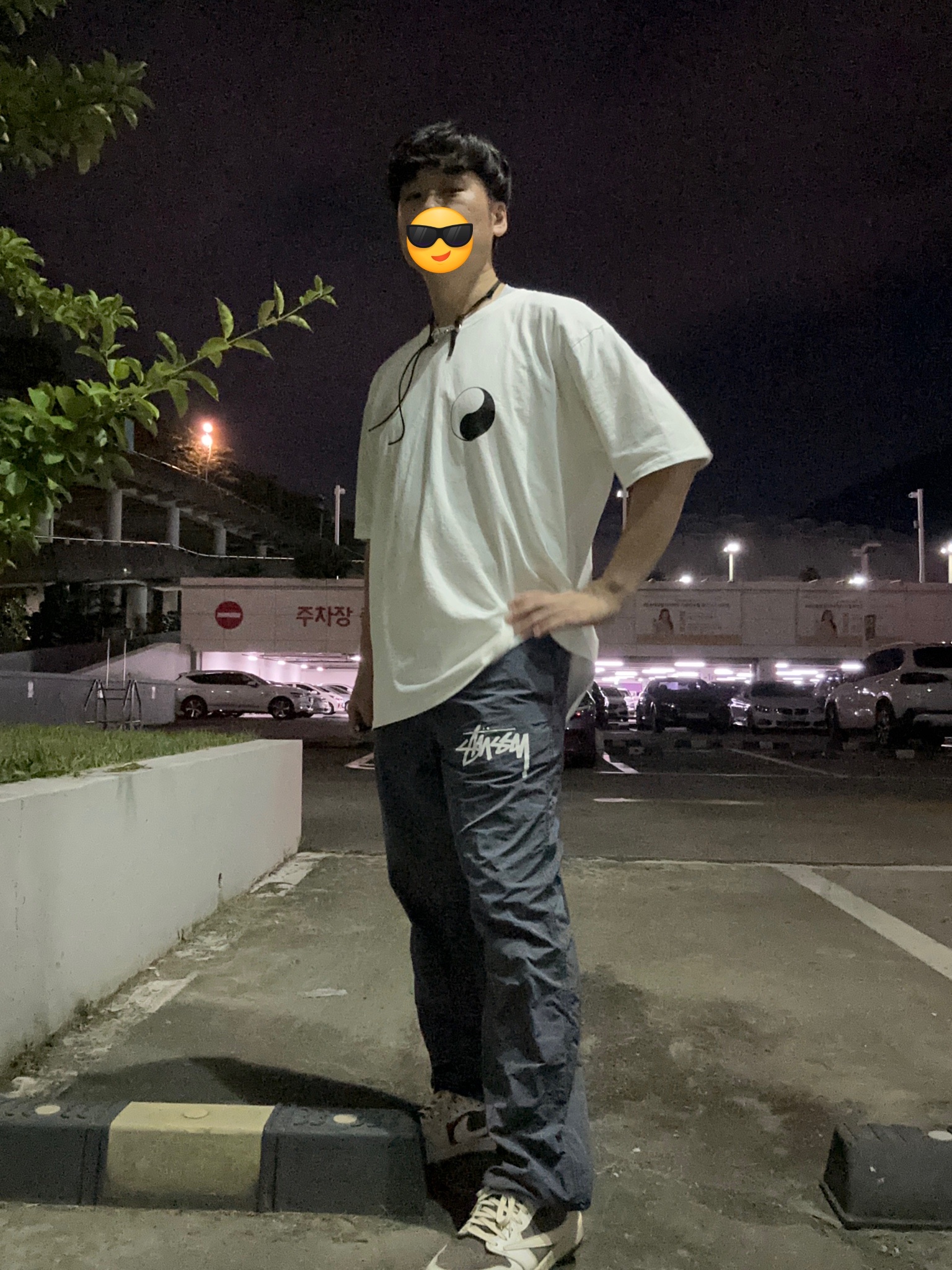 Stussy x Our Legacy Work Shop Yin Yang Pigment Dyed T-Shirt Natural, Our Legacy Ladon Leather Keychain Black 착용 스타일