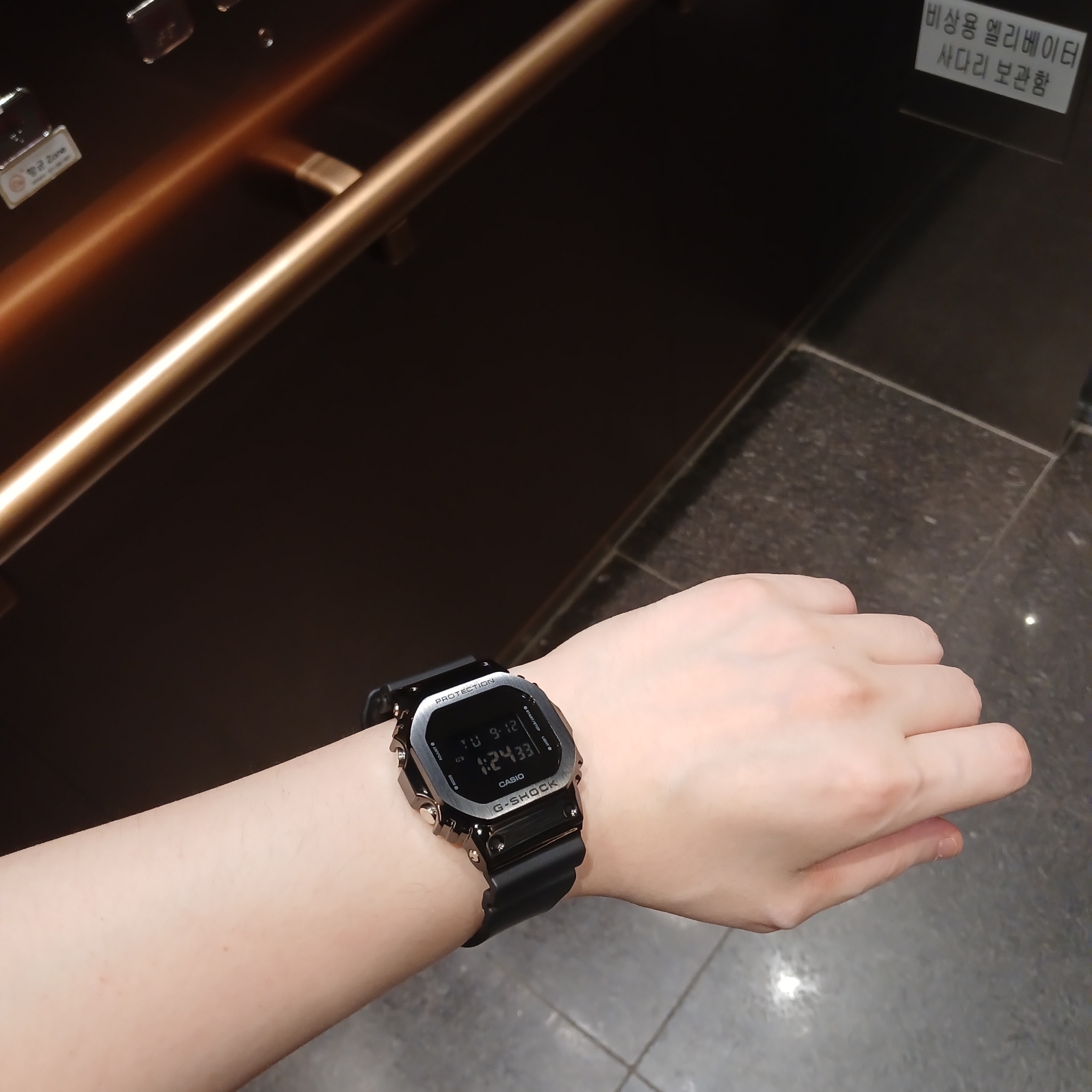 Casio G-Shock GM-5600B-1 착용 스타일