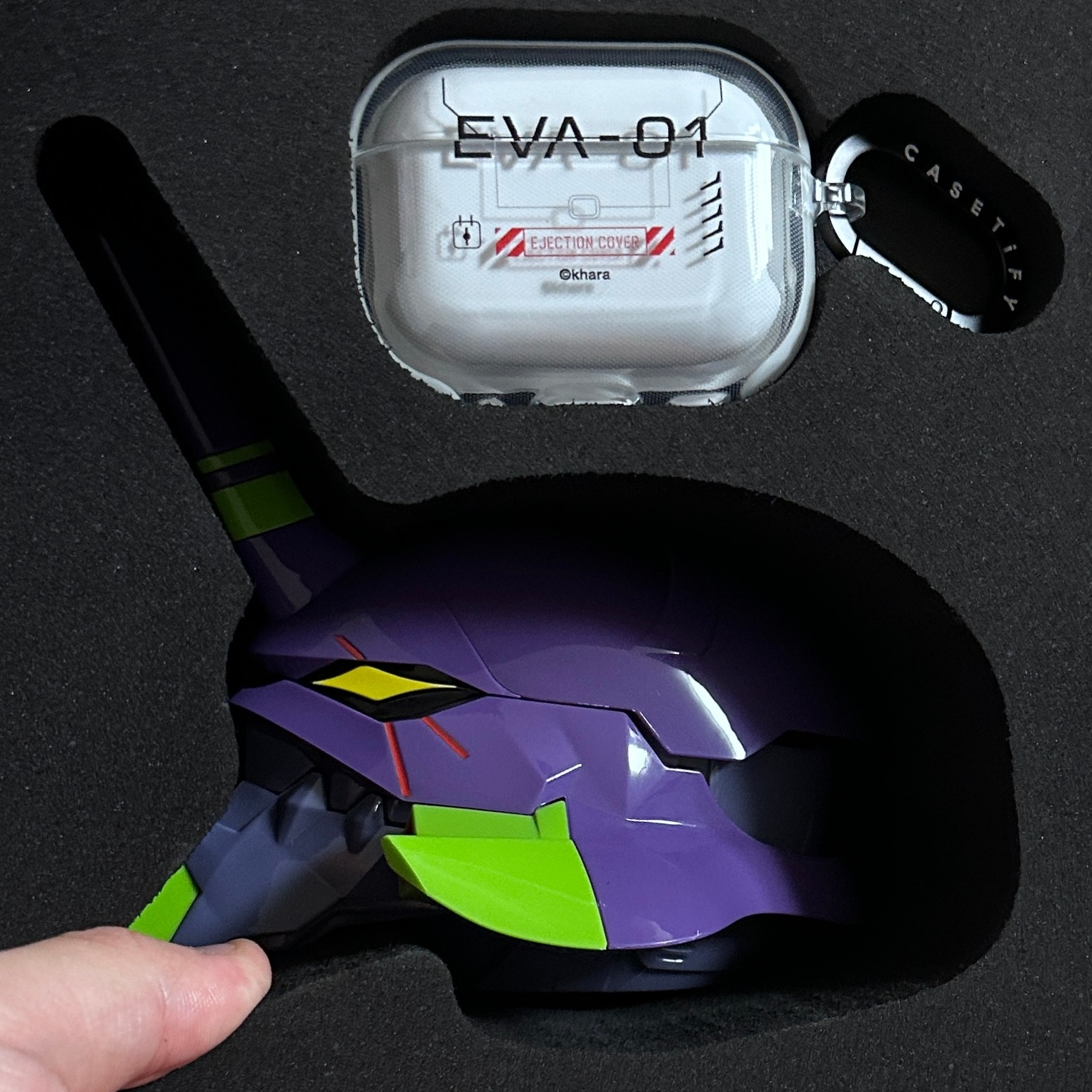 Casetify x Evangelion Test Type-01 Collectible AirPods Pro 2nd Gen Case 착용 스타일 - 2
