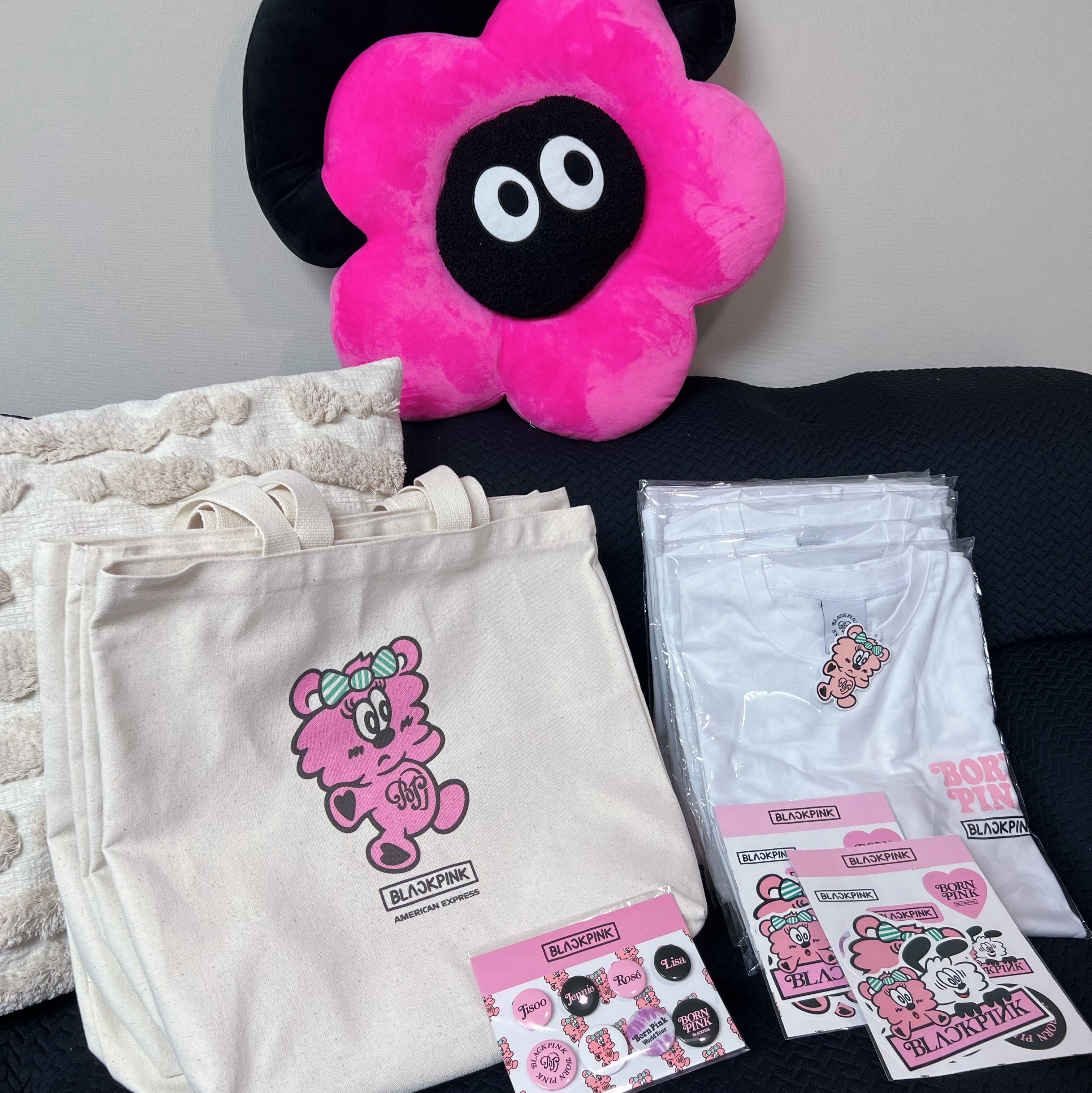 Verdy x Blackpink Vick T-Shirt White 착용 스타일
