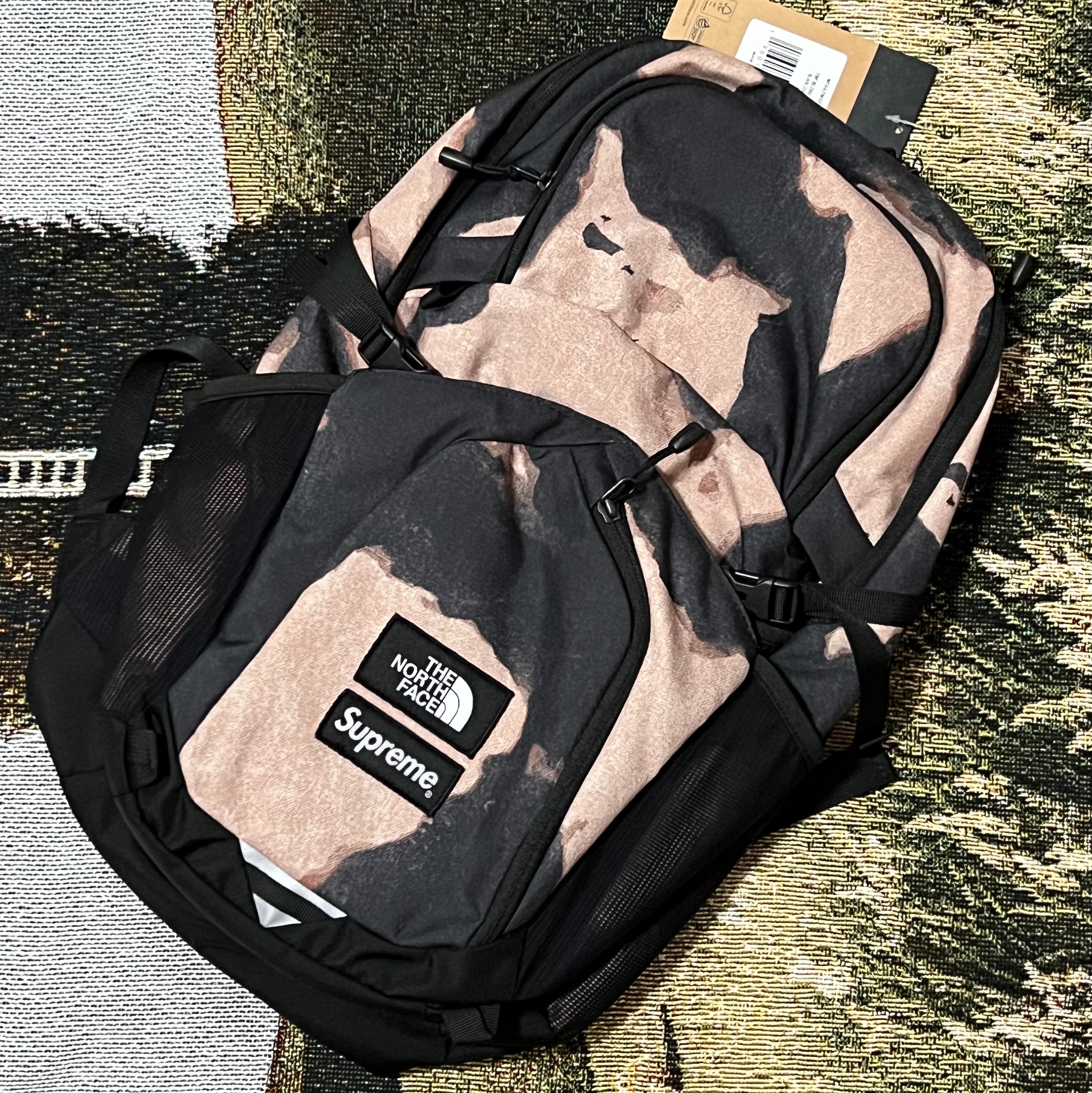 Supreme x The North Face Bleached Denim Print Pocono Backpack Black - 21FW 착용 스타일
