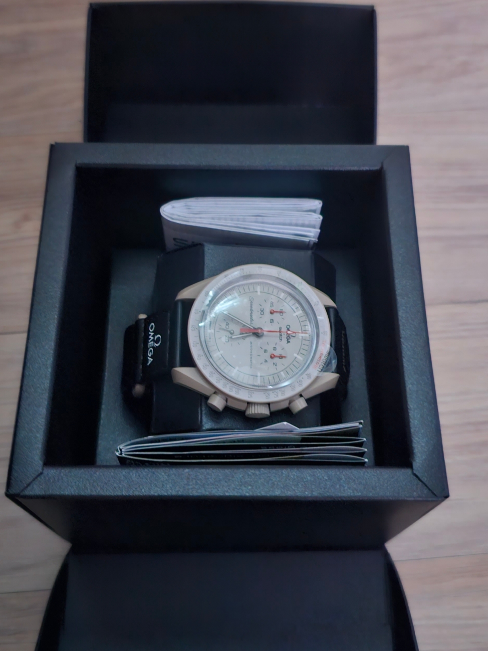 Swatch x Omega Bioceramic MoonSwatch Mission To Jupiter 착용 스타일 - 2