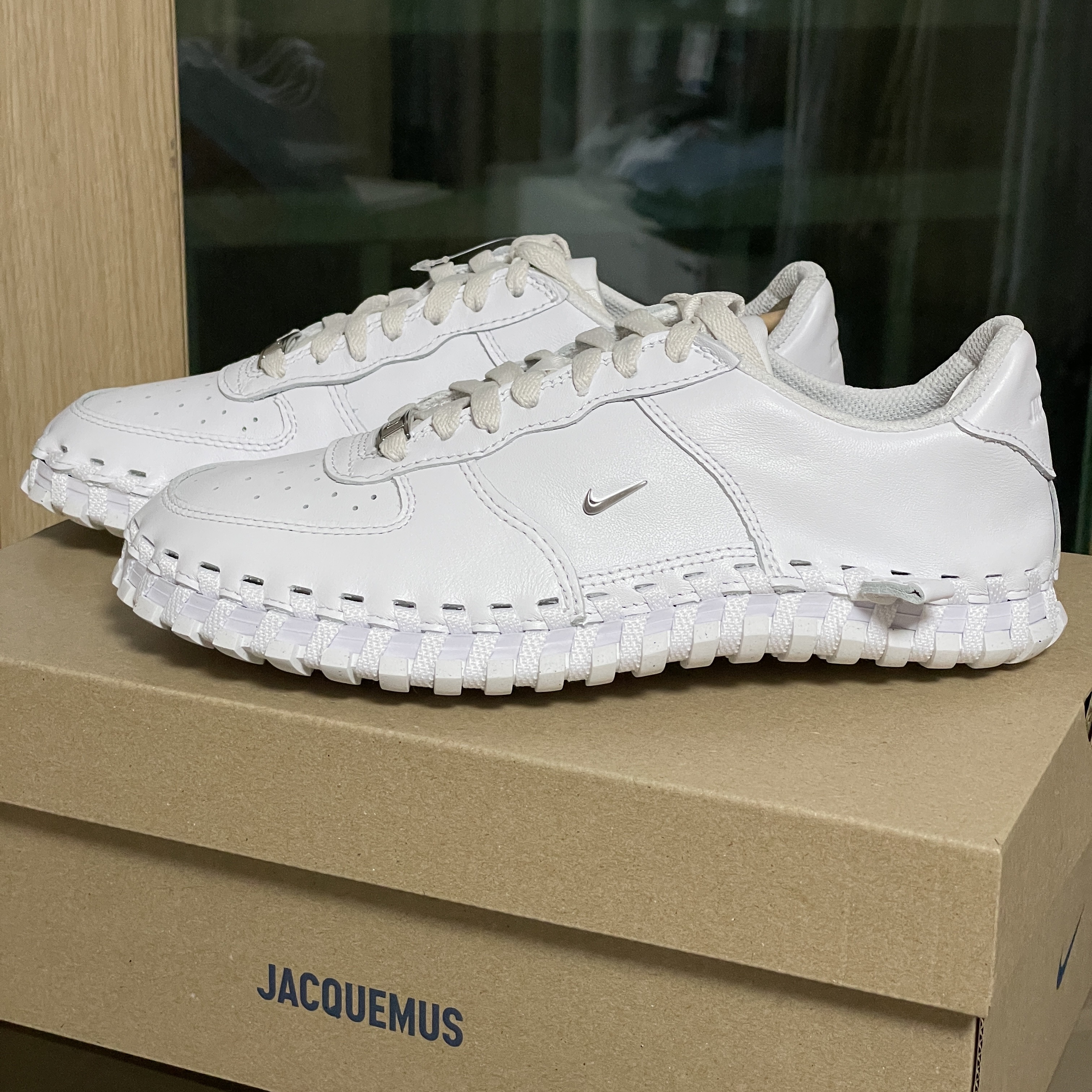 Nike x Jacquemus J Force 1 Low LX SP White 착용 스타일 - 1