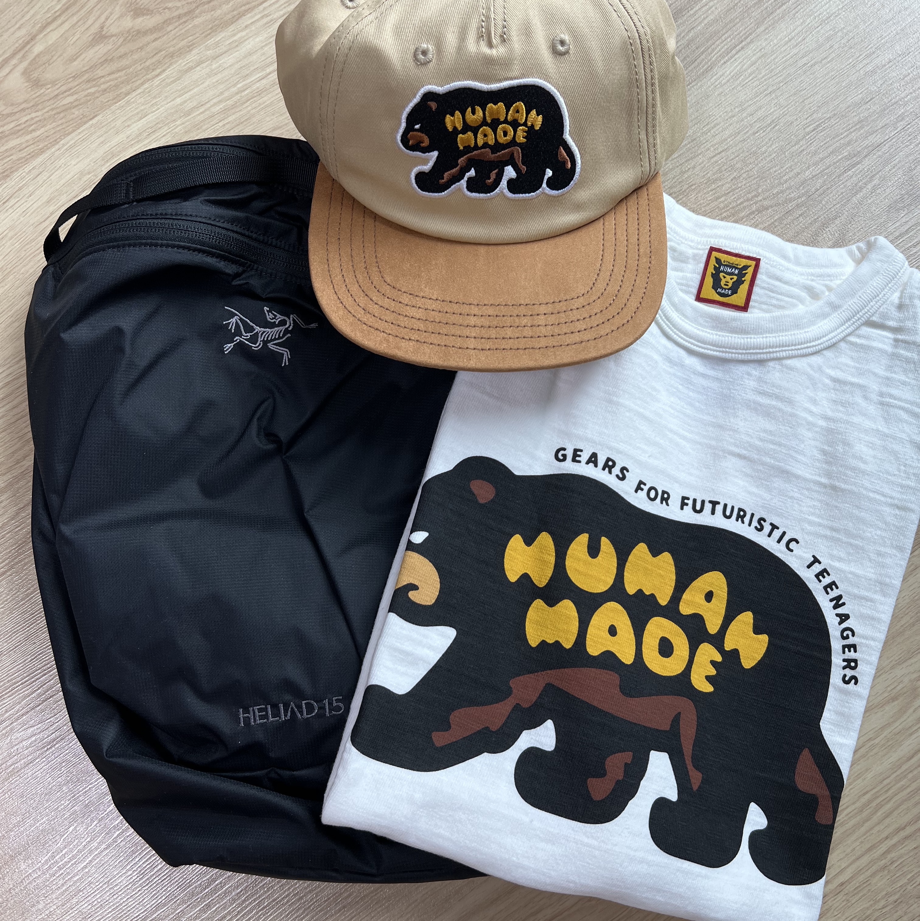Human Made Graphic T-Shirt #10 White, Human Made 5 Panel Twill Cap #2 Beige 착용 스타일