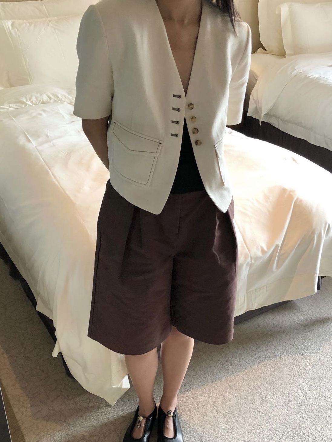 Enor Women Single Stitch Detailed Crop Jacket Cream 착용 스타일 - 2