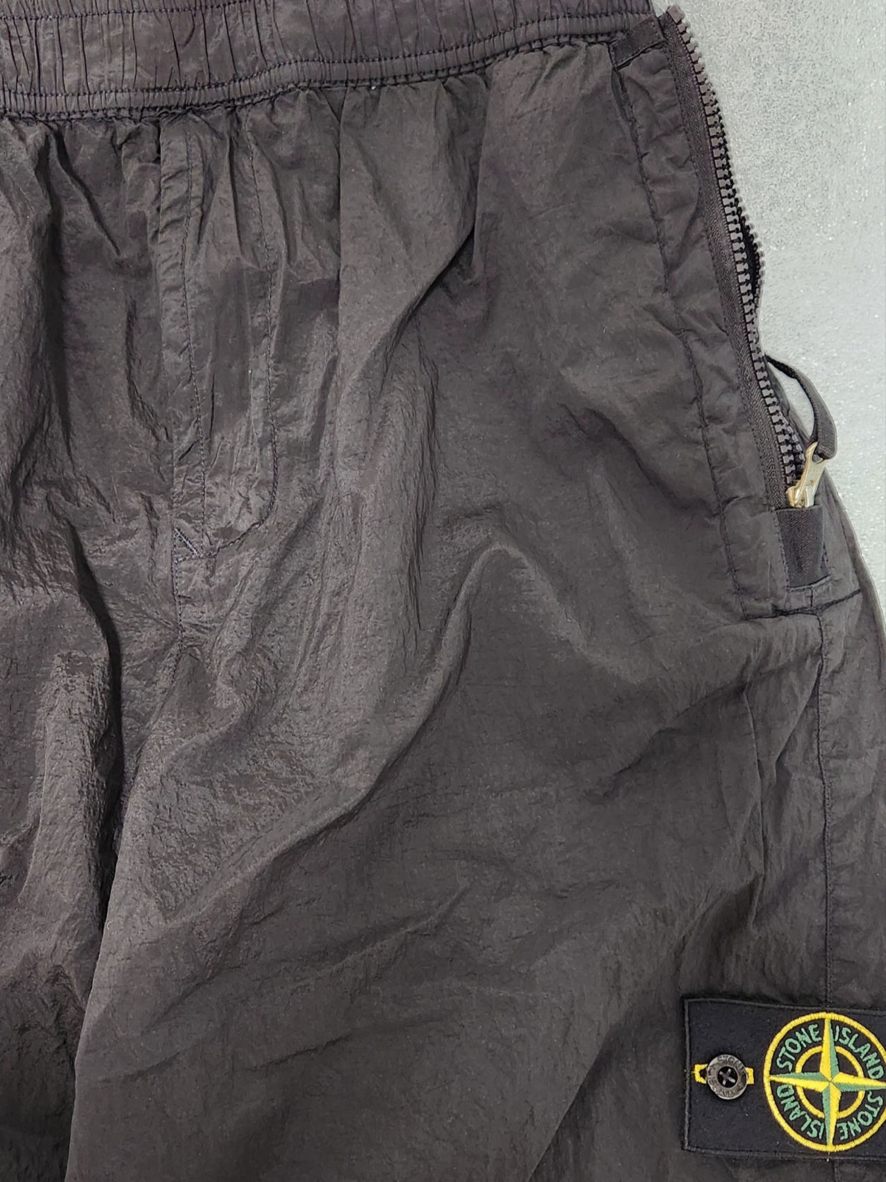 Stone Island L0319 Nylon Metal in Econyl Regenerated Nylon Bermuda Shorts Black - 23SS 착용 스타일