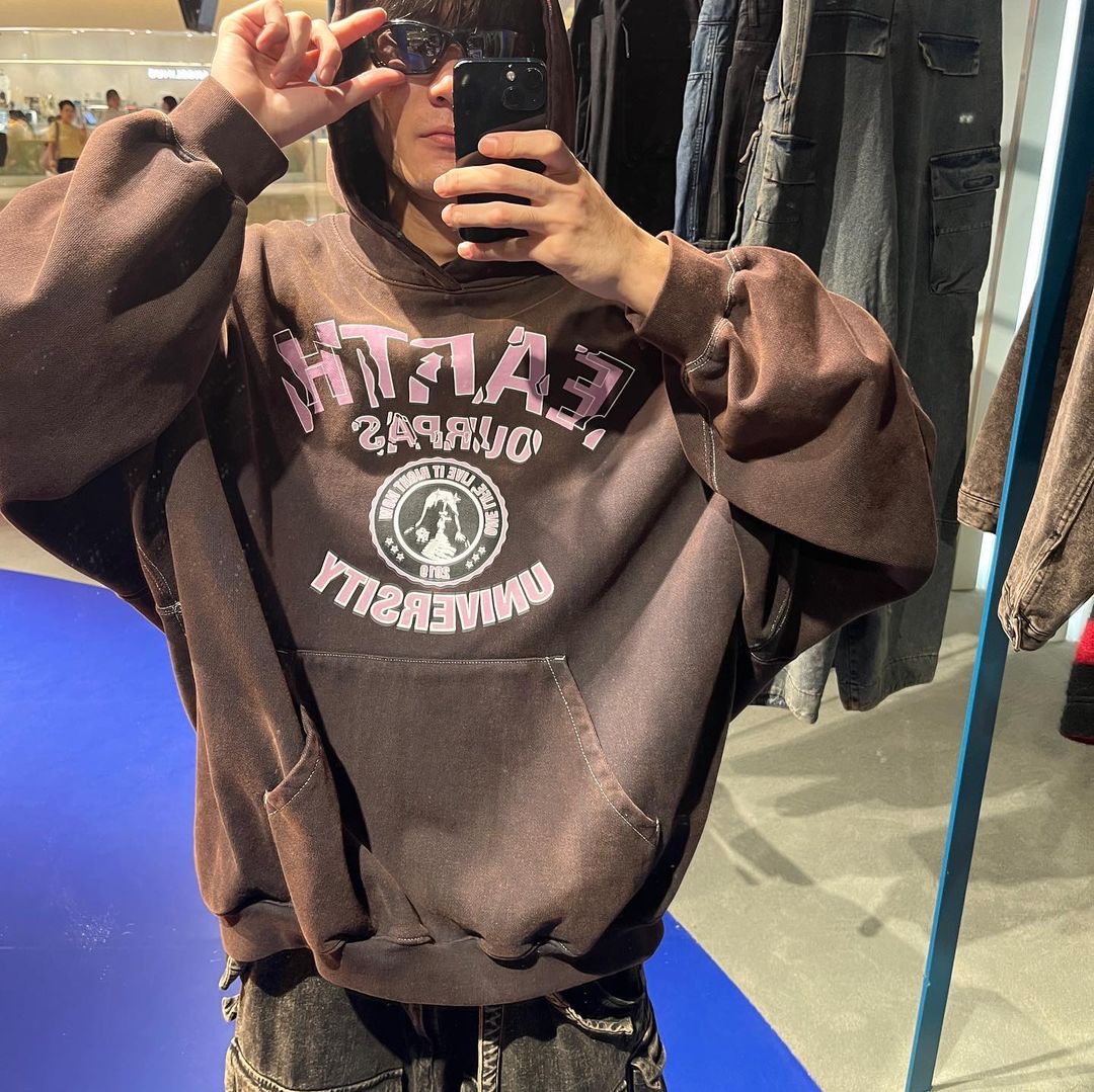 Ourpas 075 Ivy League Hoodie Fade Brown 착용 스타일 - 1