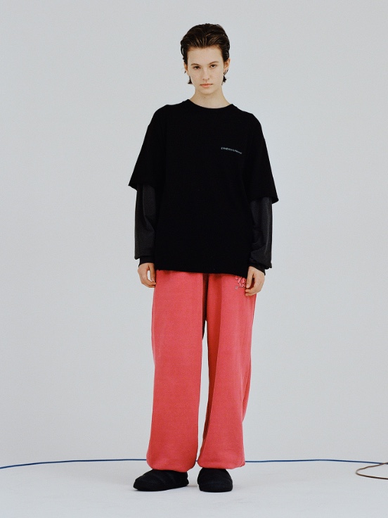 Thevinylhouse Logo Pigment Sweatpants Red 착용 스타일
