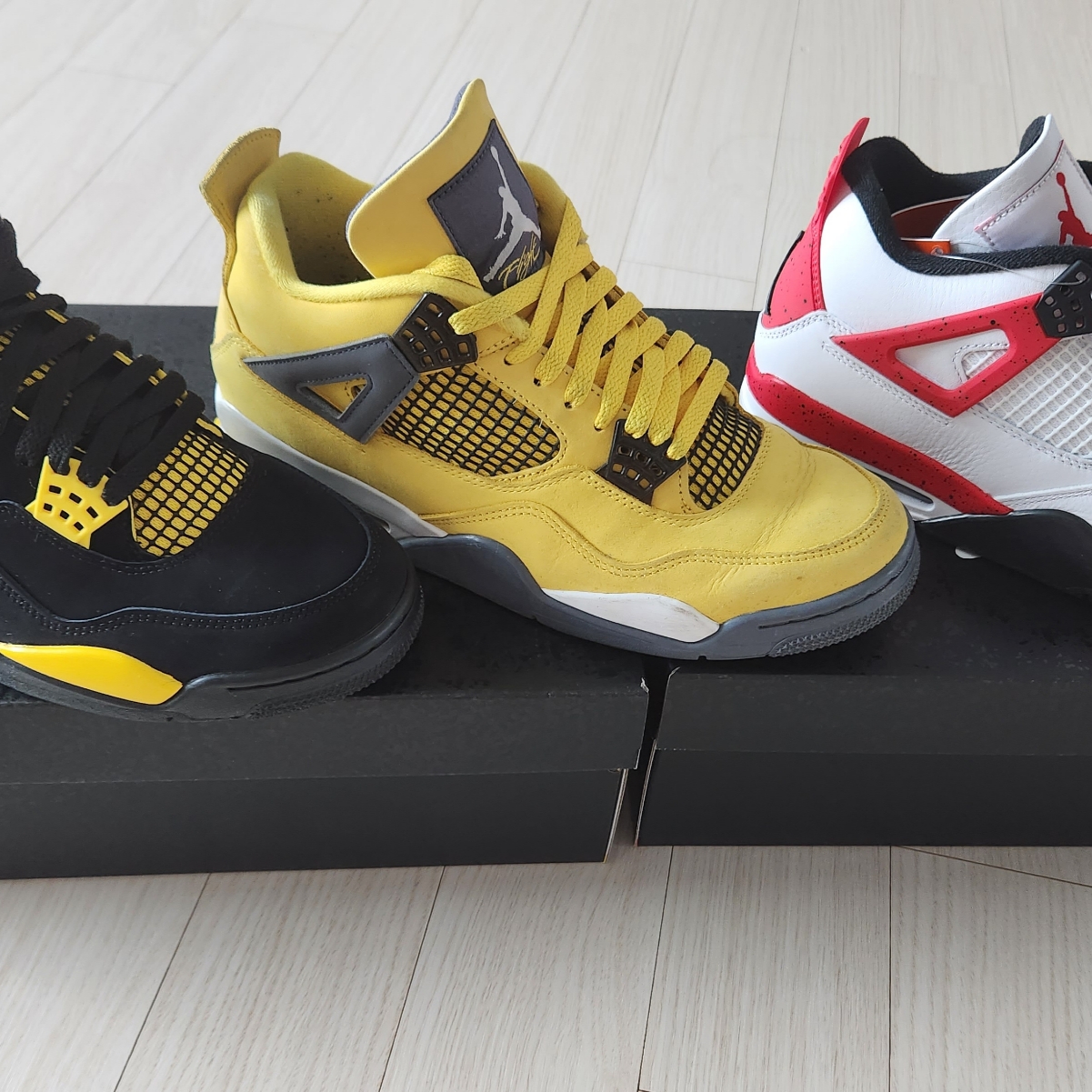Jordan 4 Retro Red Cement, Jordan 4 Retro Thunder 2023 착용 스타일 - 1