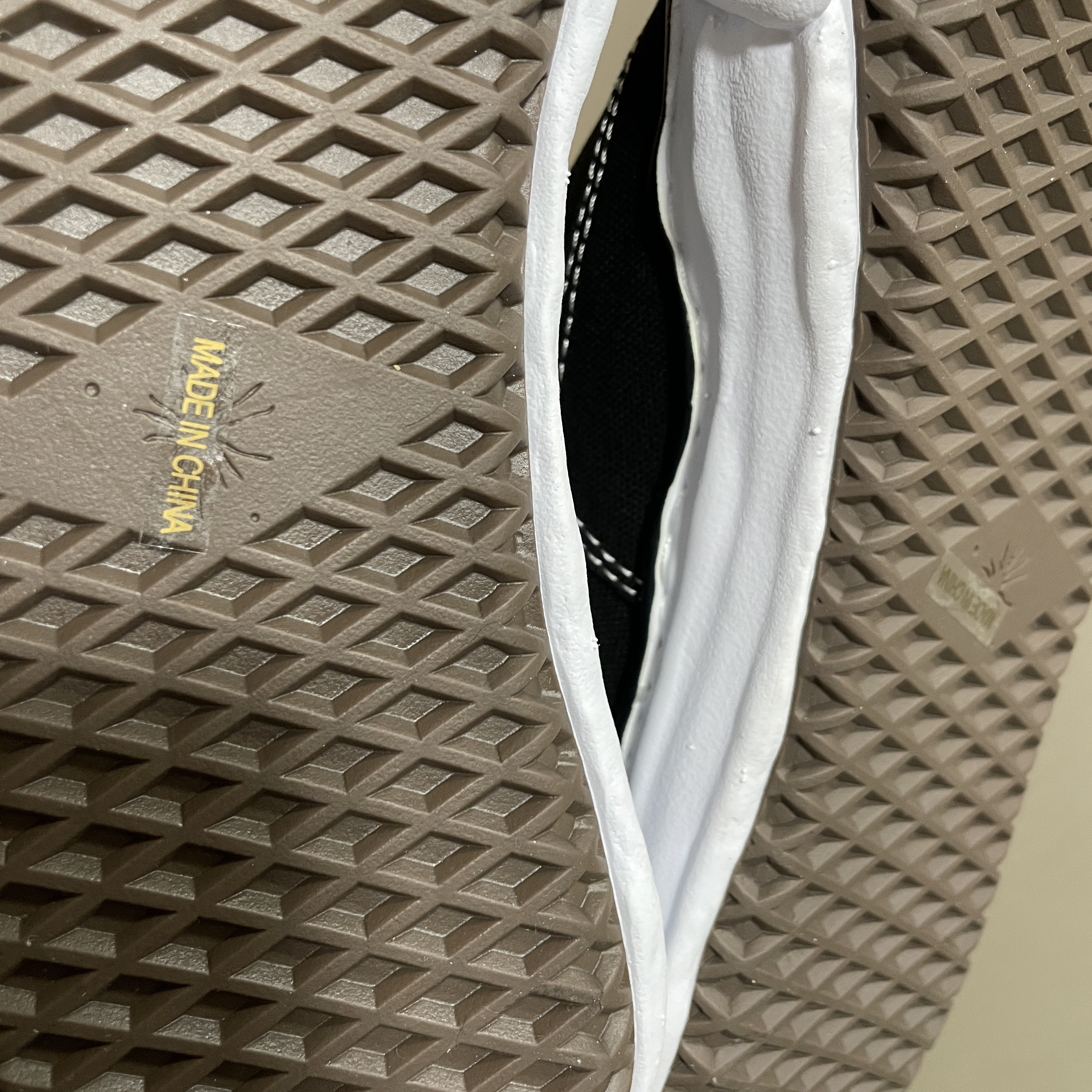 Maison Mihara Yasuhiro Baker OG Sole Canvas Low Cut Sneakers Black 착용 스타일