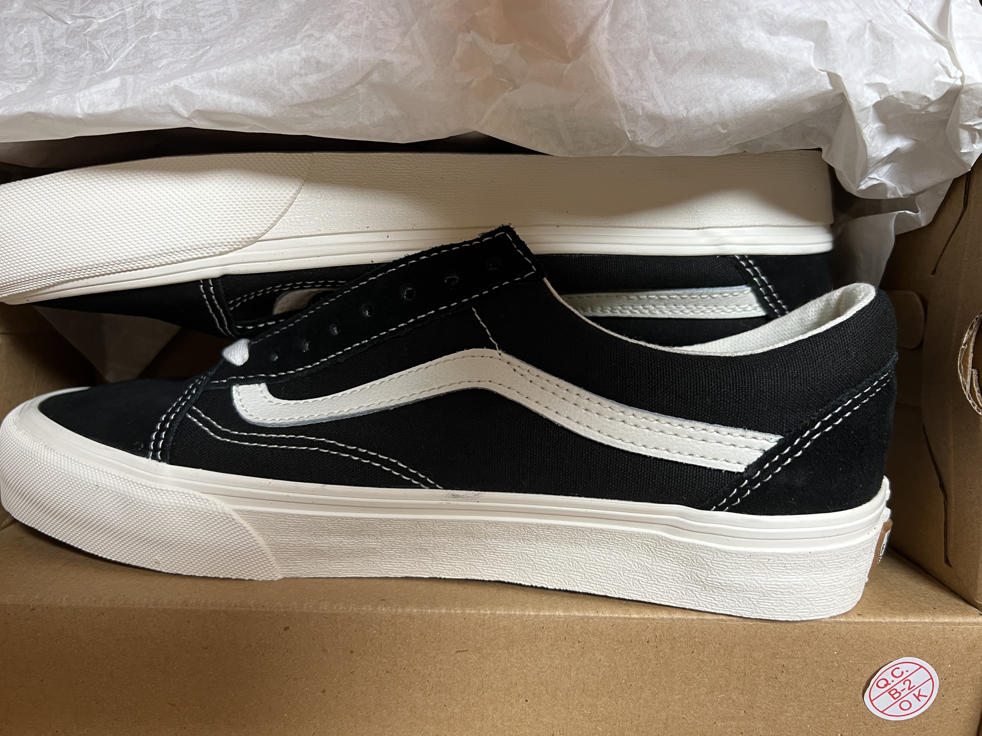Vans Old Skool VR3 Black Marshmallow 착용 스타일
