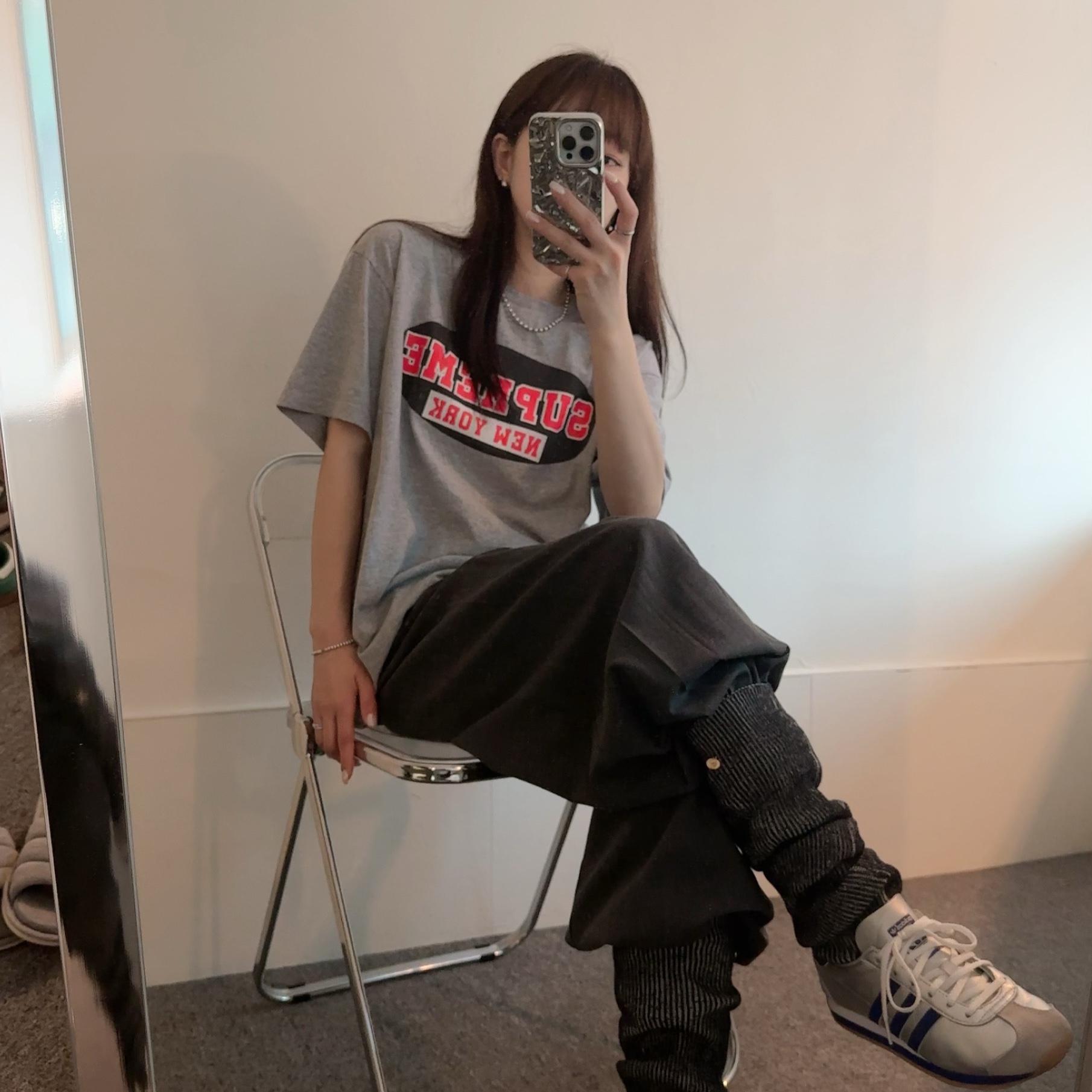 Supreme New York T-Shirt Heather Grey - 23SS 착용 스타일 - 1