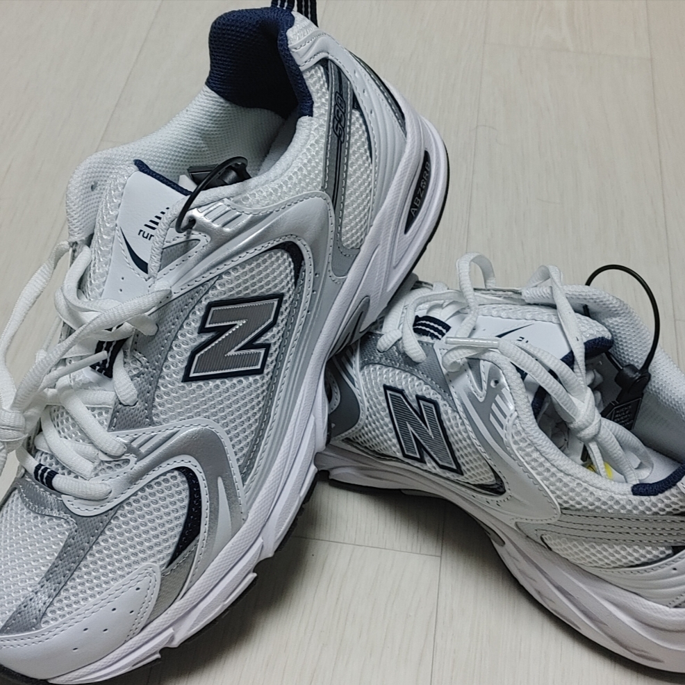 New Balance 530 White 착용 스타일 - 2