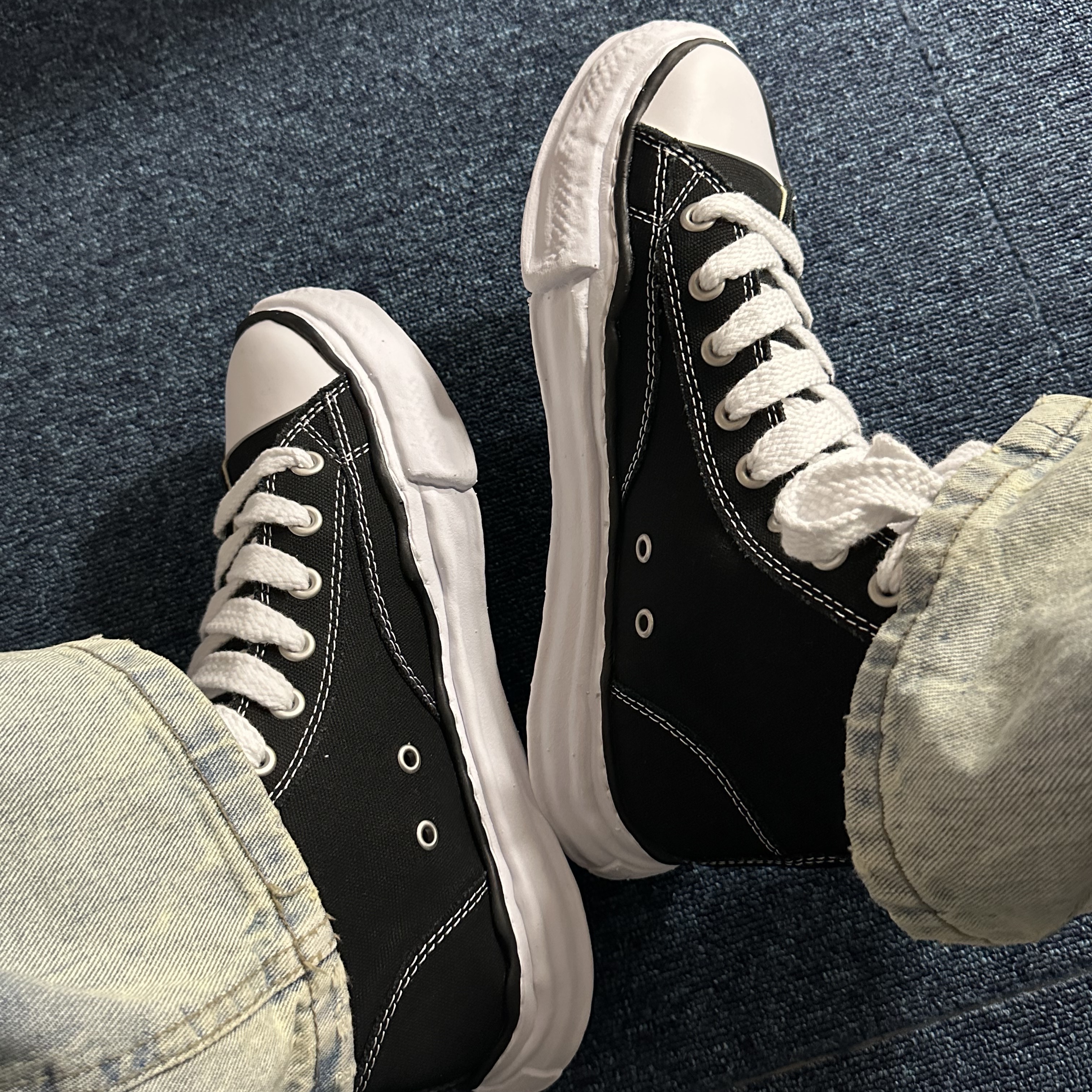 Maison Mihara Yasuhiro Peterson OG Sole Canvas High-top Sneakers Black 착용 스타일