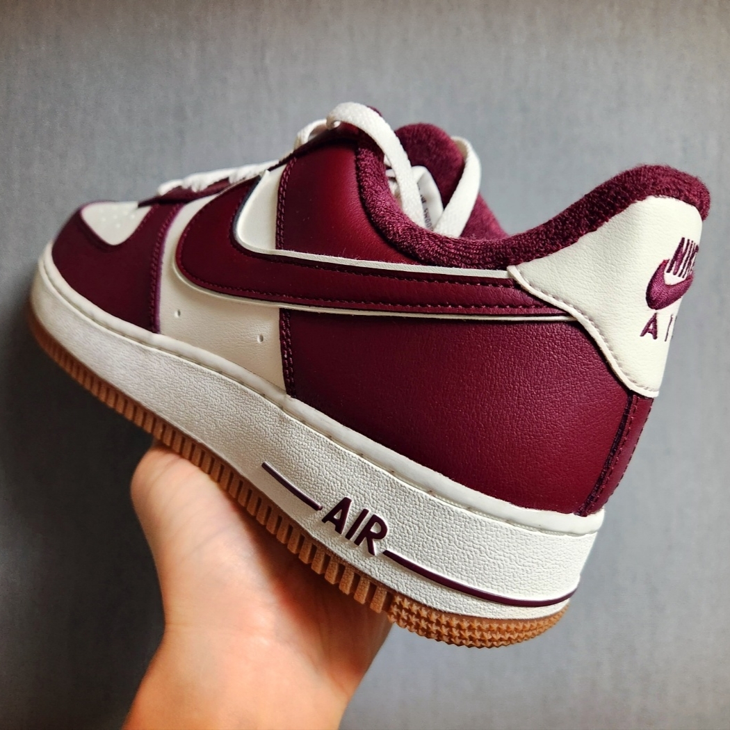 Nike Air Force 1 '07 LV8 Night Maroon 착용 스타일 - 3
