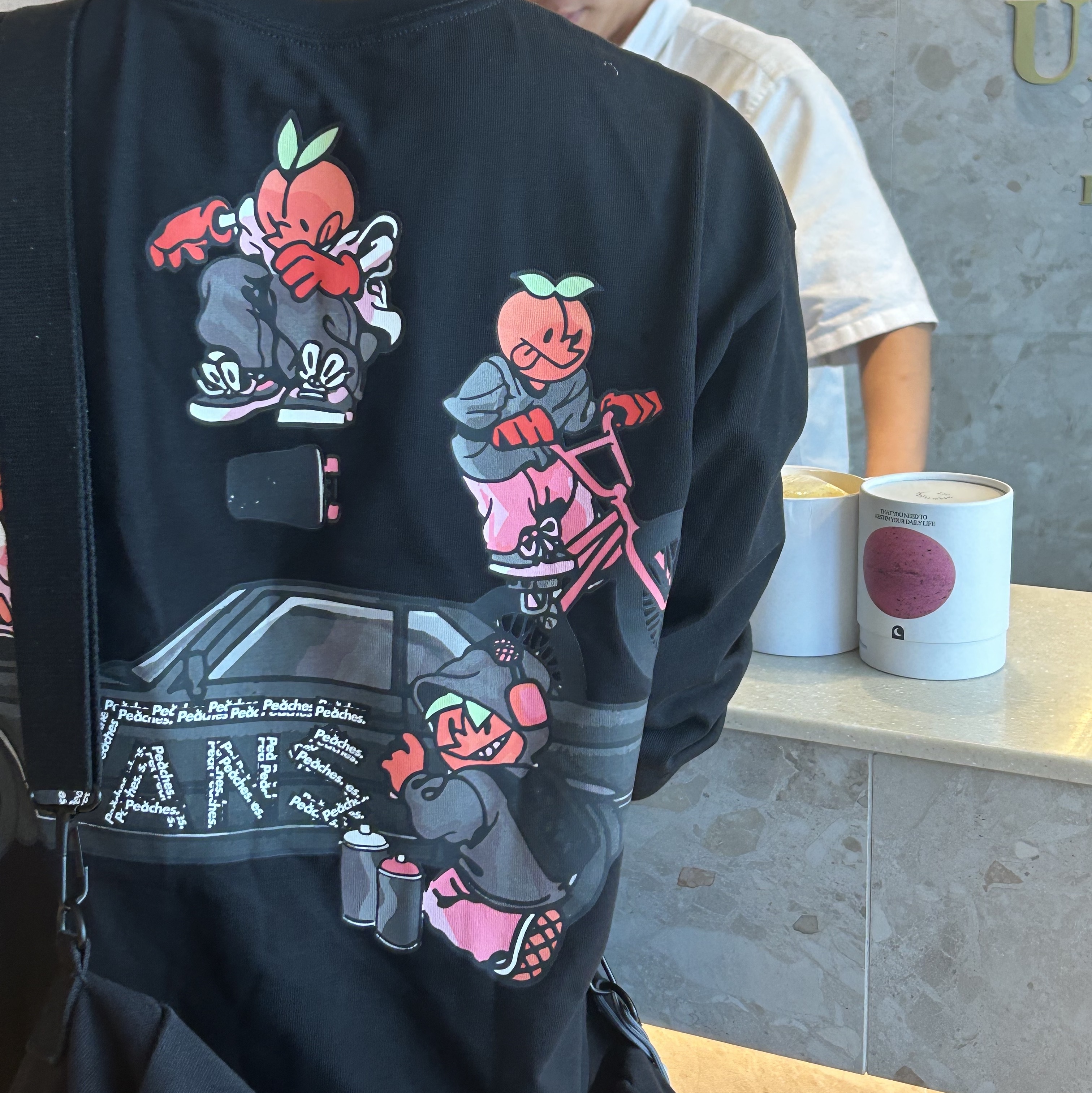 Vans x Peaches. L/S T-Shirt Black 착용 스타일