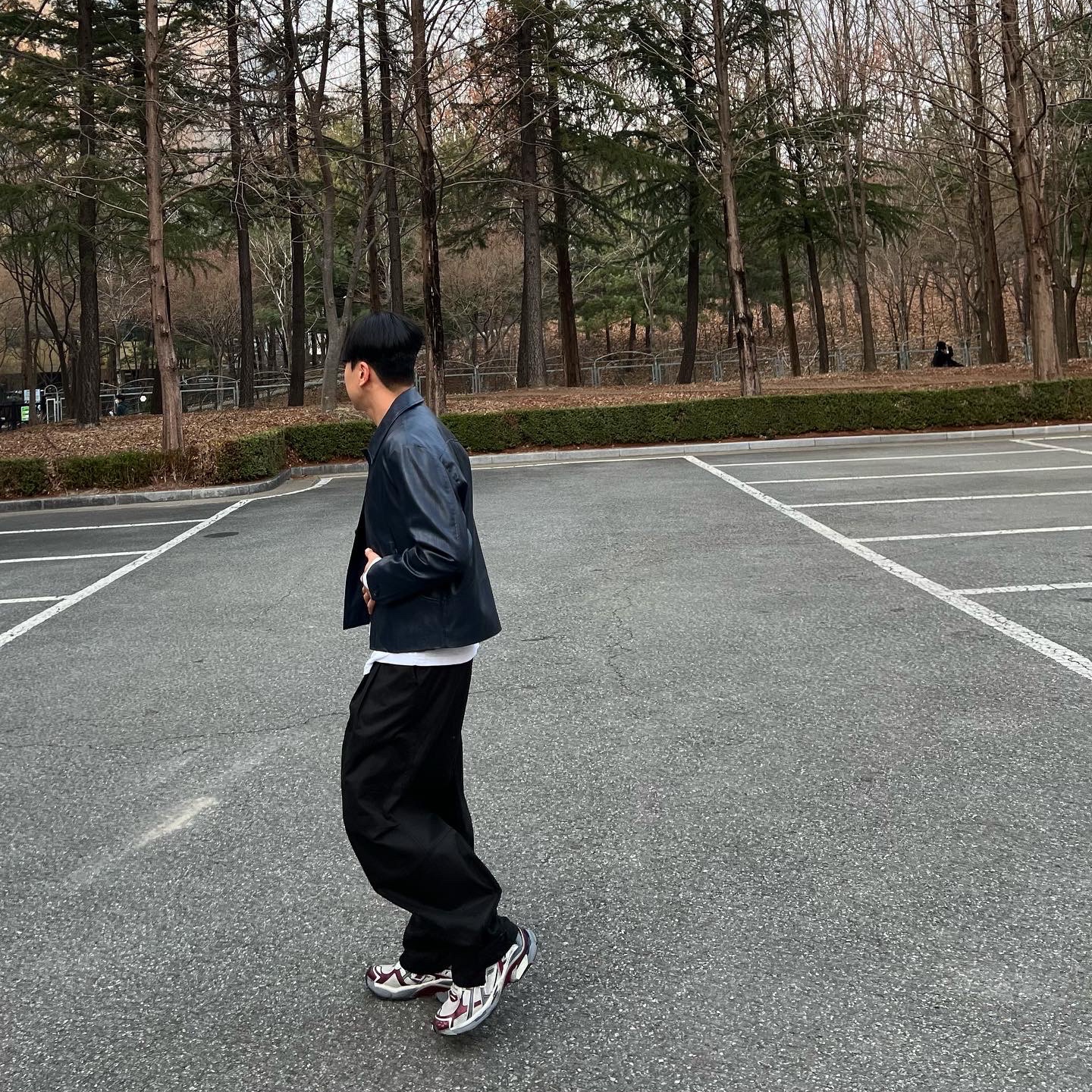 Our Legacy Ladon Leather Keychain Black, Balenciaga Runner Sneakers Grey Burgundy 착용 스타일 - 3
