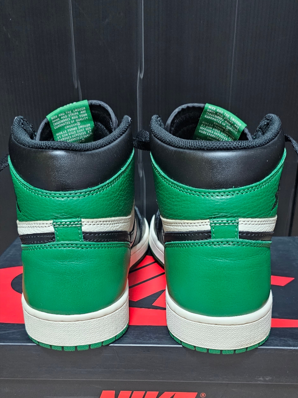 Jordan 1 Retro High OG Pine Green 착용 스타일 - 4